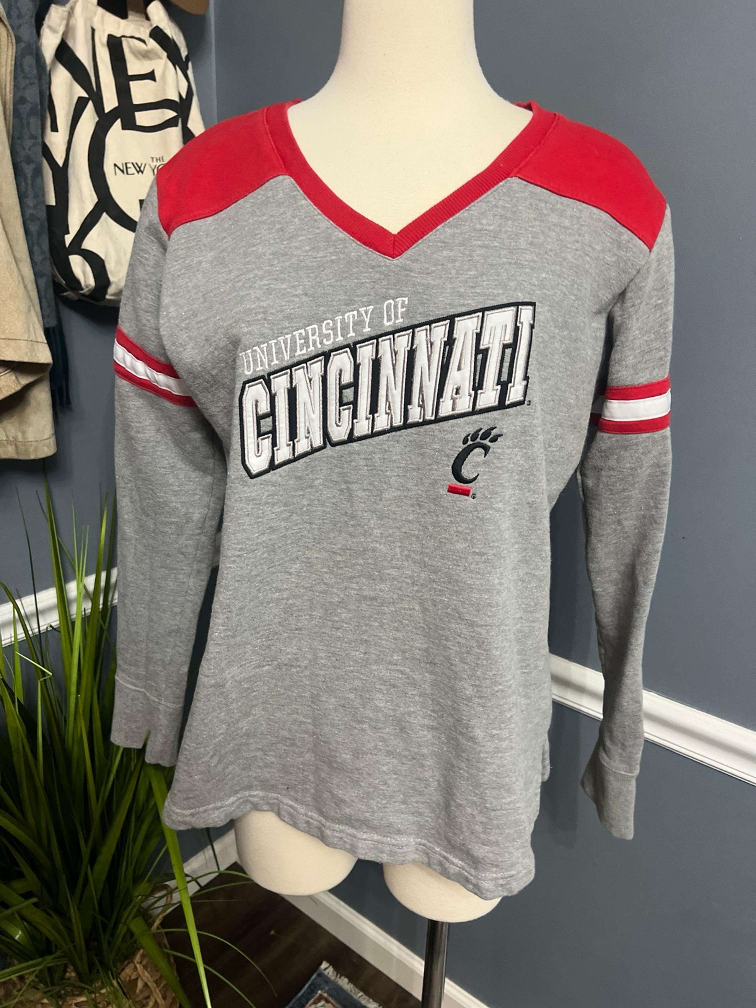 University of Cincinnati Champion Heritage v neck pullover women’s xl