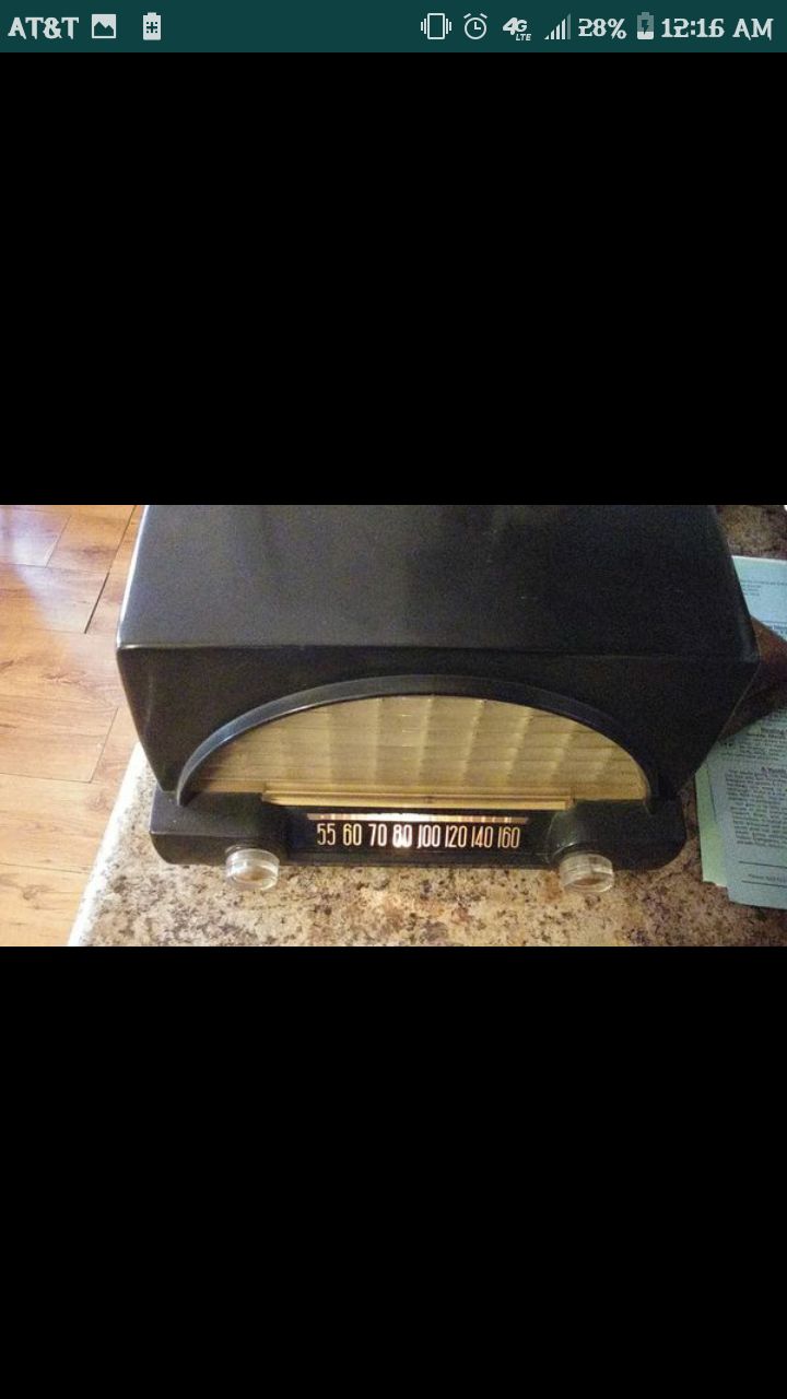 Vintage 1951 Philco radio