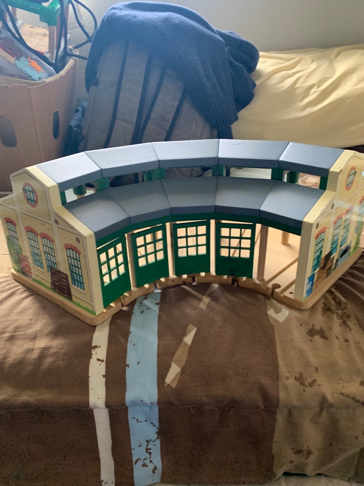 Tomas the train engine set piece “Tidmouth Shed”