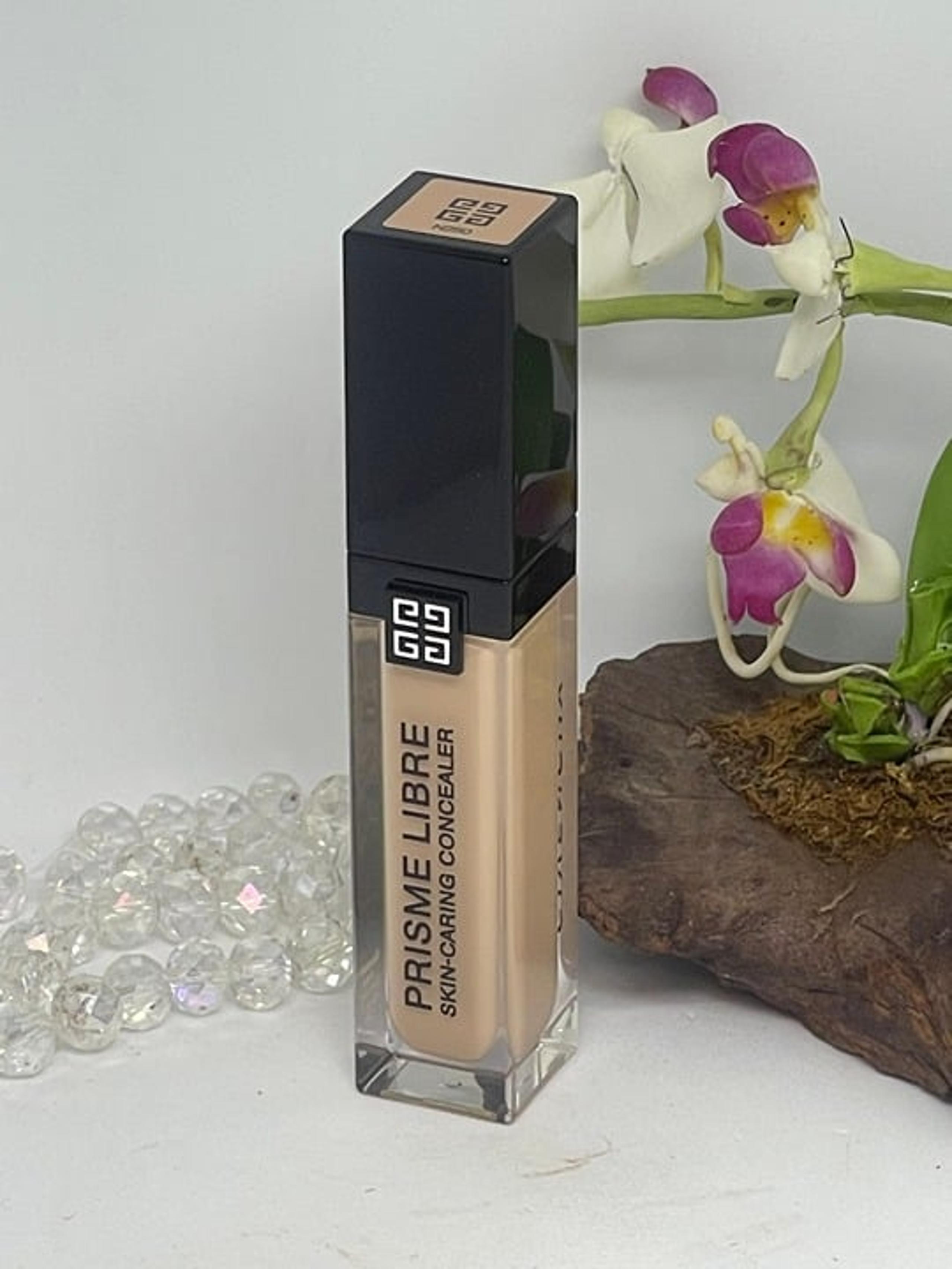 Givenchy Prisme Libre Skin-Caring 24H Creamy Concealer - N250 - Full Size - New