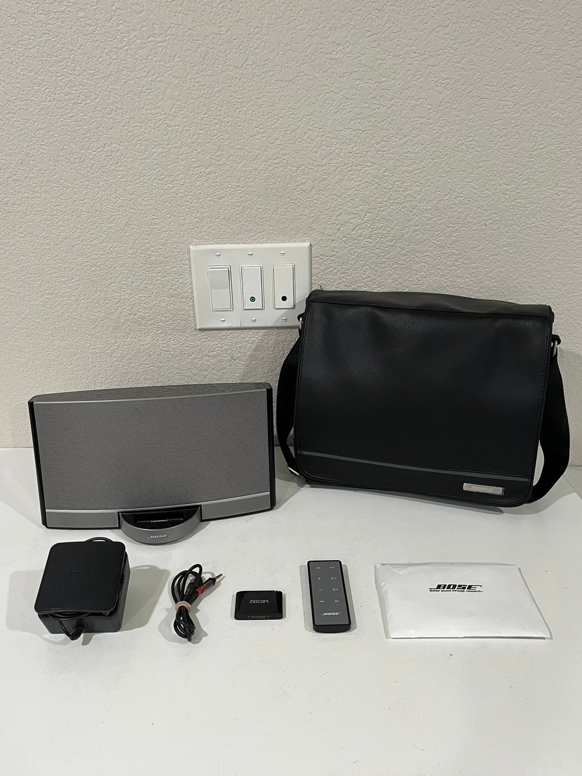 Bose SoundDock Portable Digital Music System N123 W/ Bag, Remote, AC Adapter