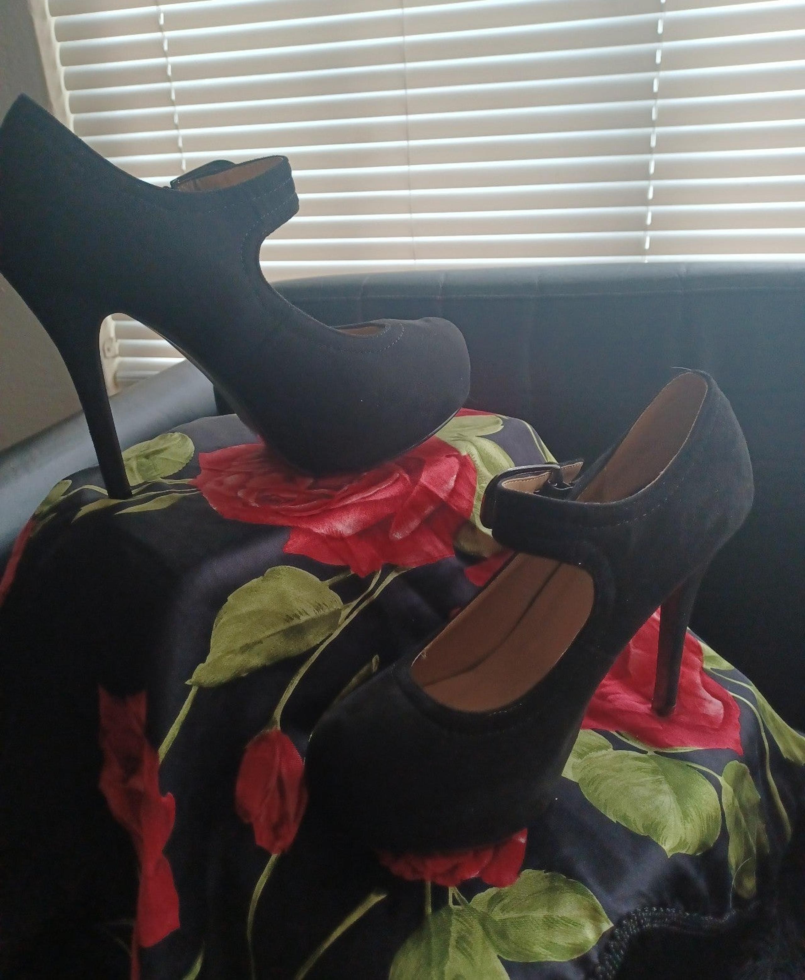Womens heels/ pumps