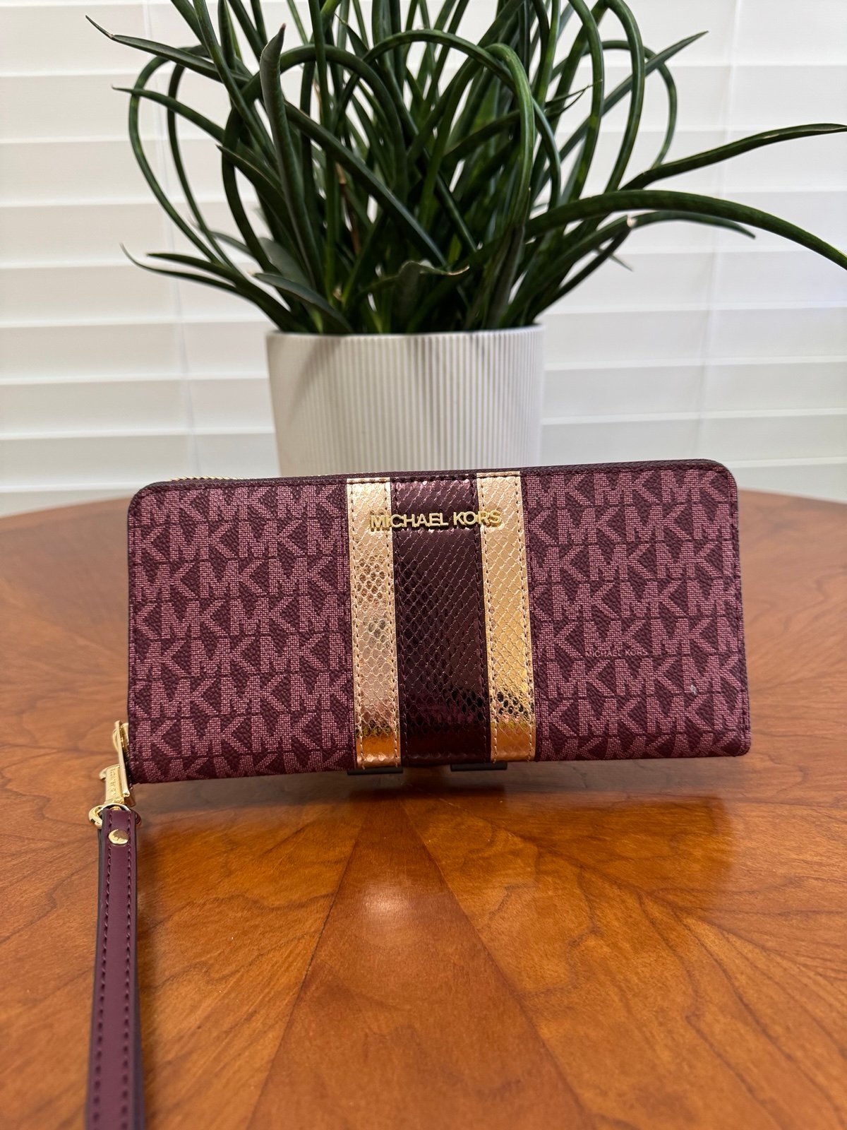 Michael kors wallet