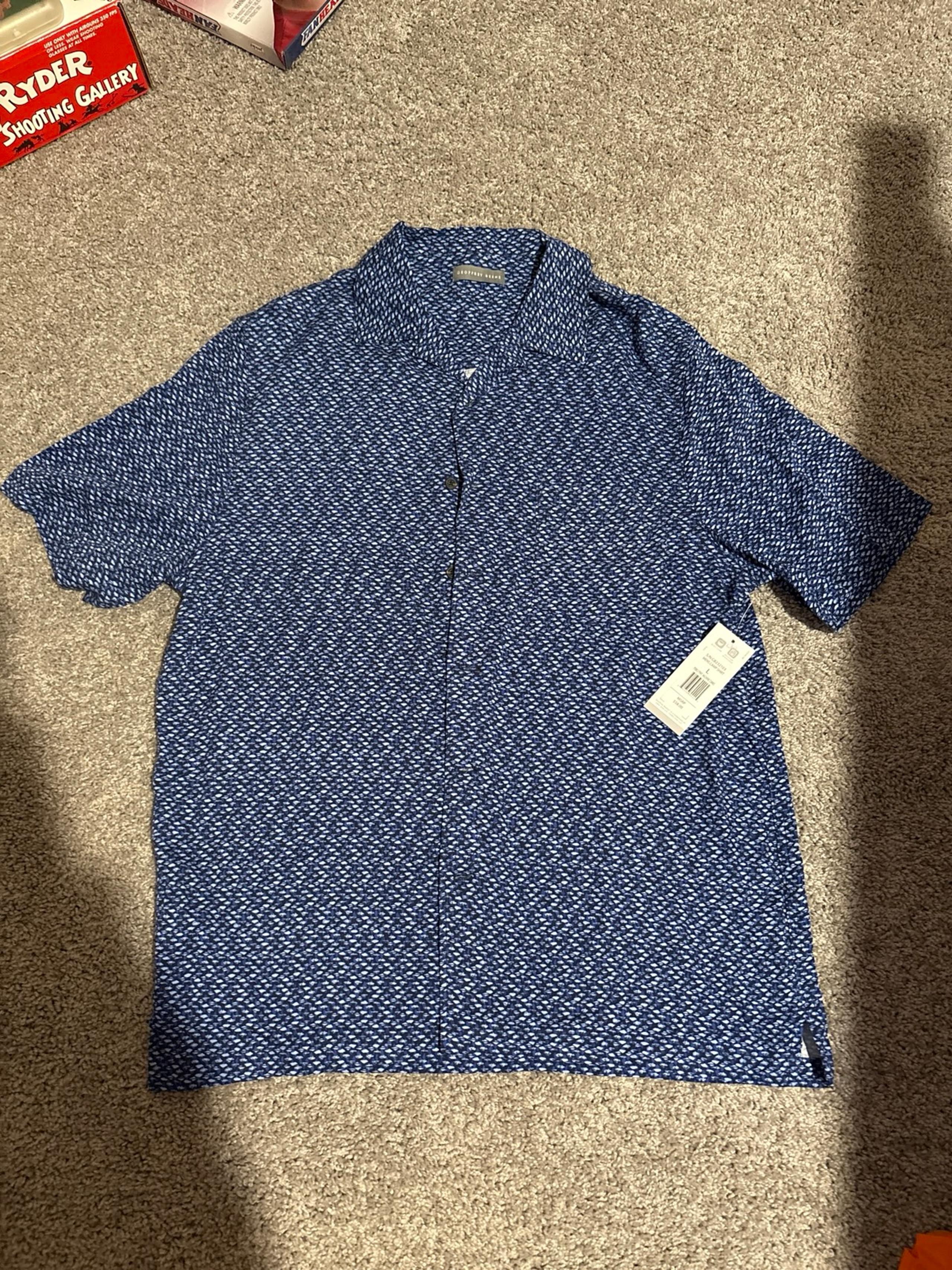 NWT men’s Geoffrey Beene camp shirt size Large button down short sleeve $58