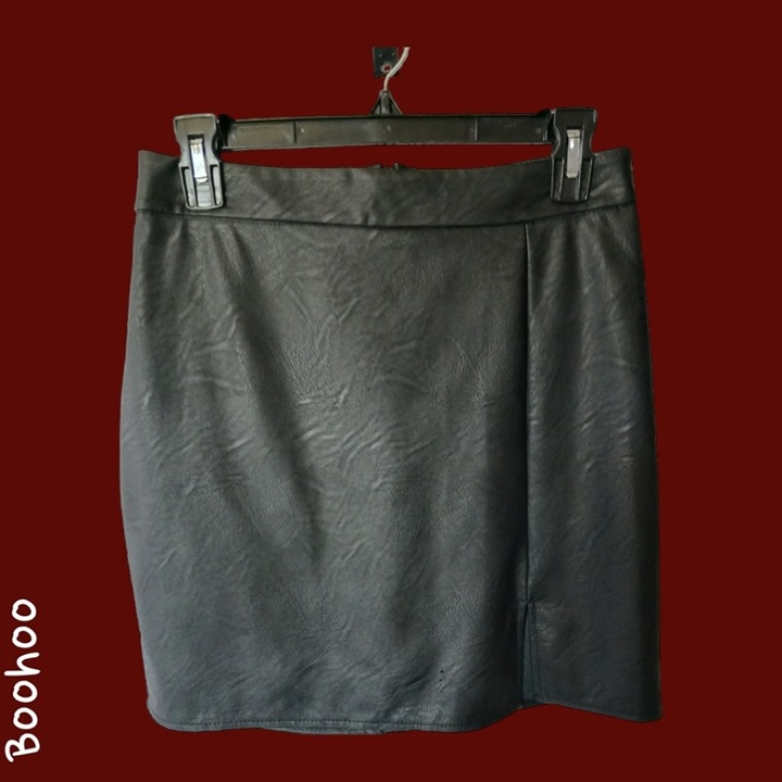 Boohoo high waisted faux leather mini skirt size 10 blk color