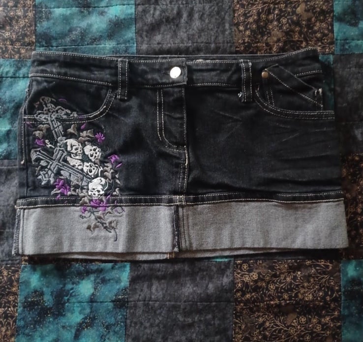 Lip service skirt