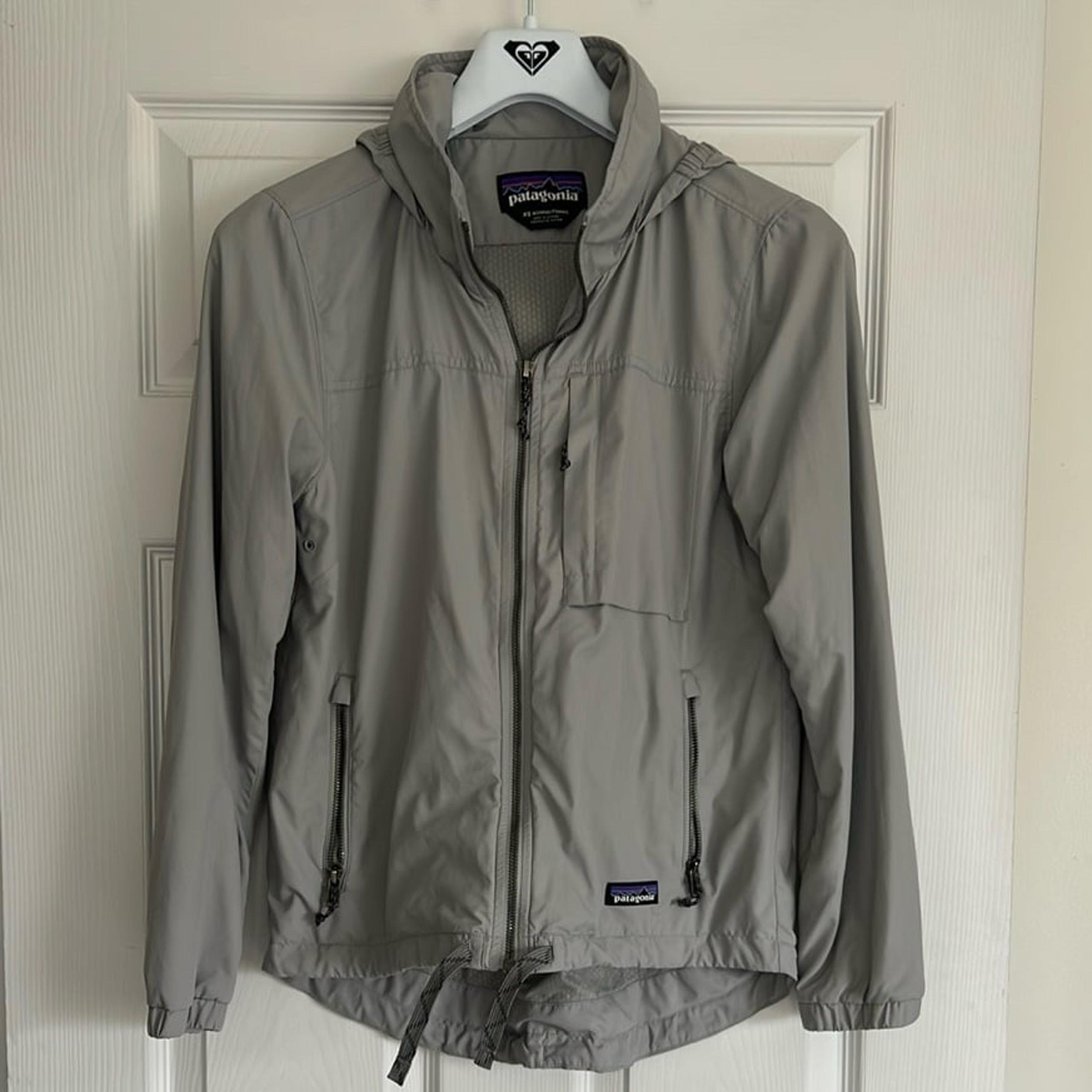 W’s Patagonia Hooded Windbreaker Jacket