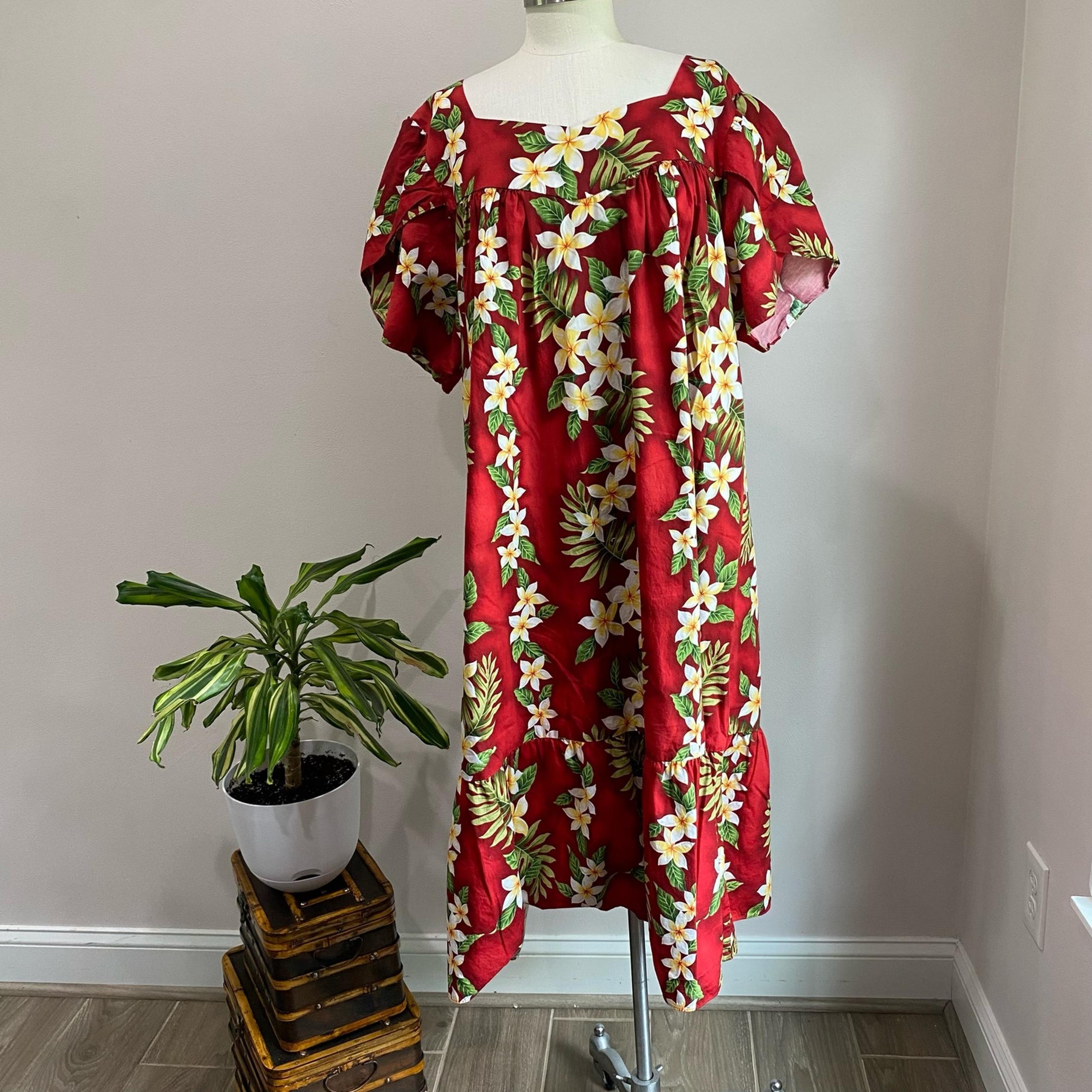 1970's Vintage Royal Creations Woman's Hawaiian Dress Muu-Muu  Plumeria Flowers