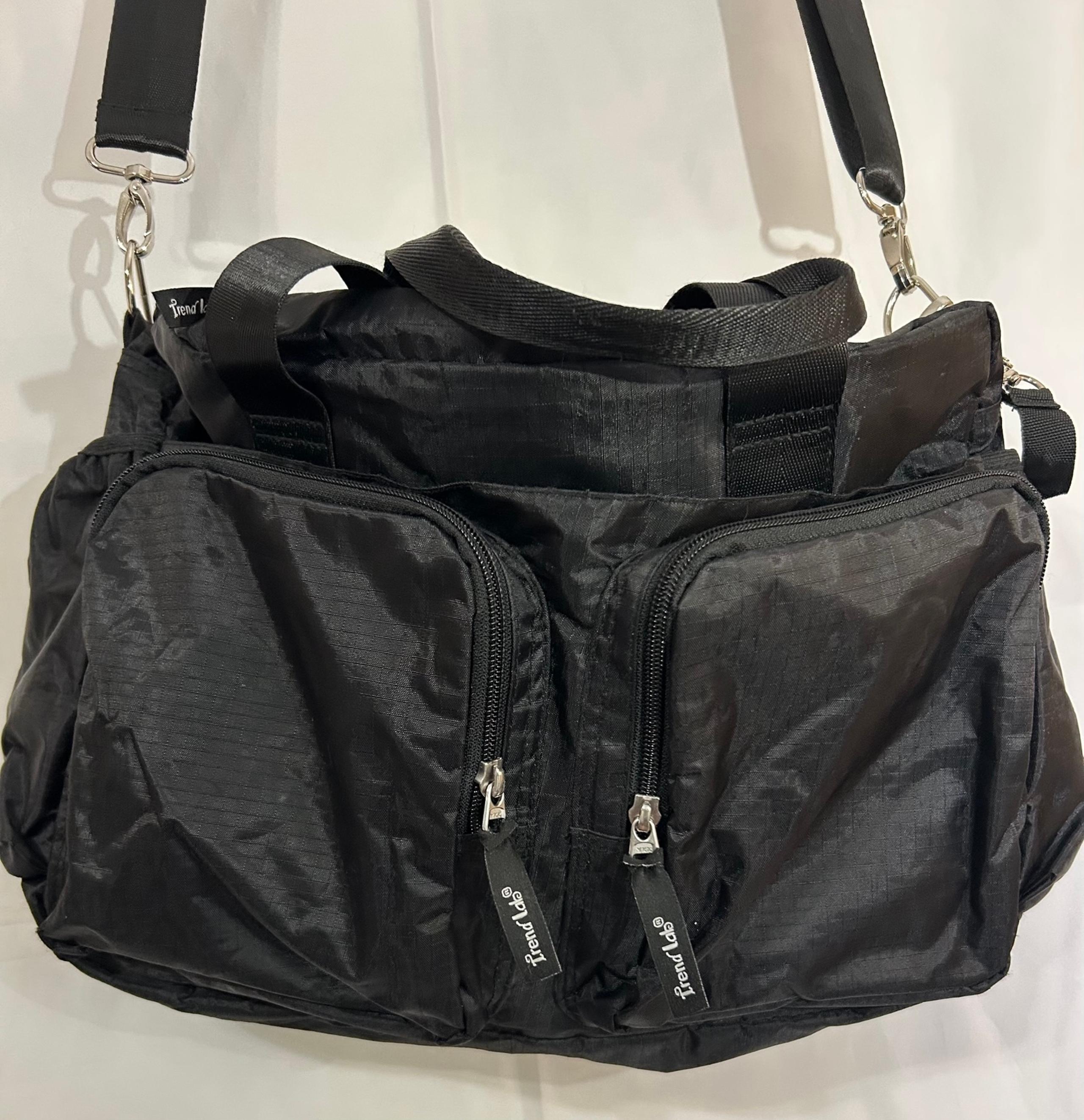 Trend Lab Deluxe Diaper Bag, Black/Avocado Green