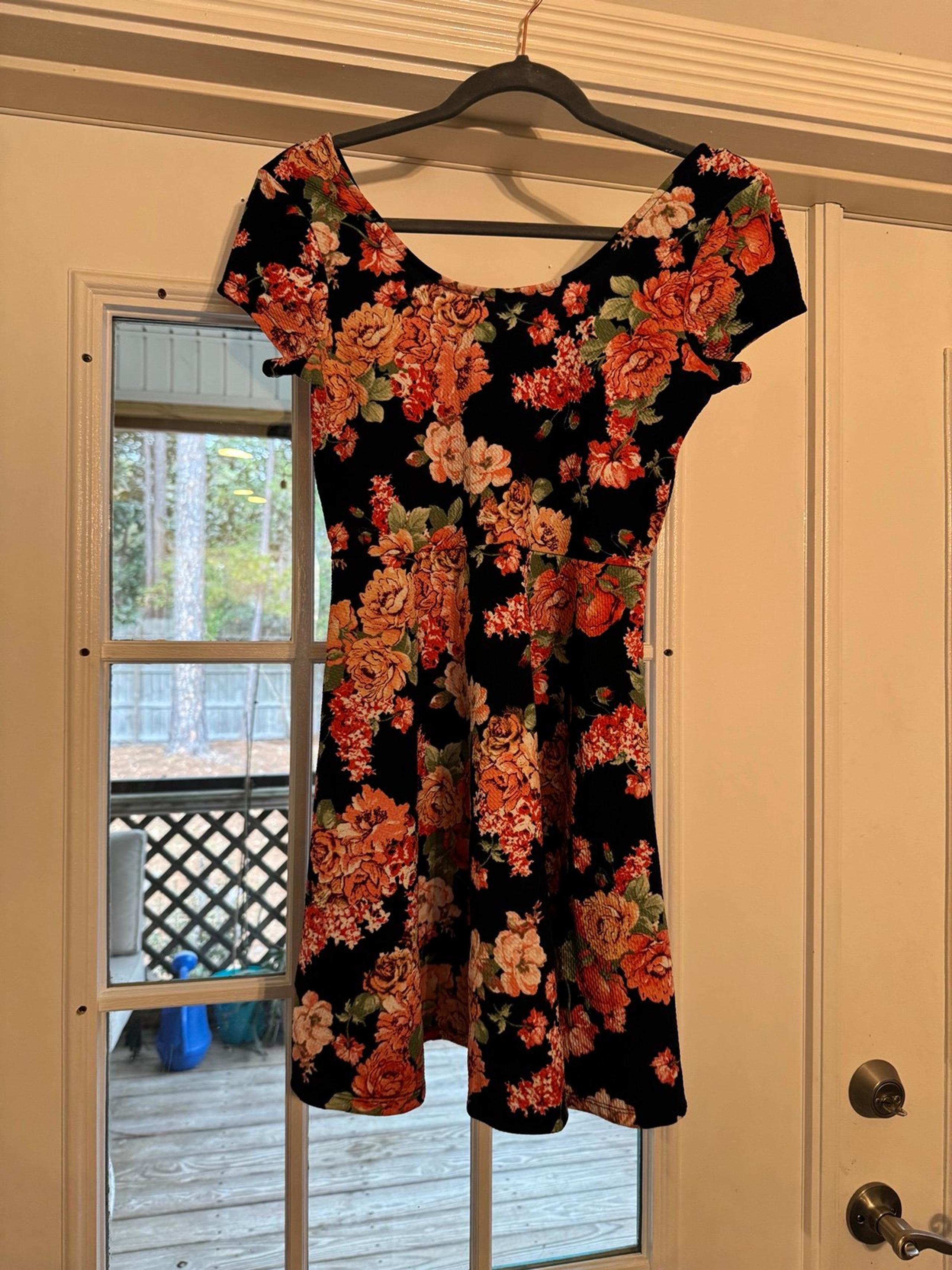 •Women’s Floral Dress