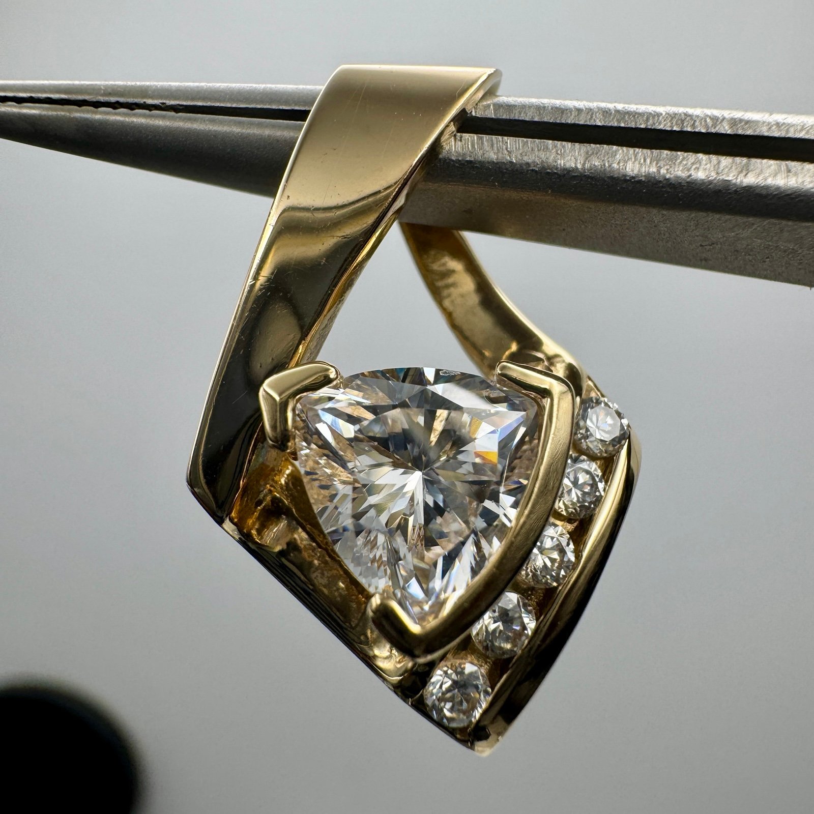 Solid 14k Gold Pendant with CZ or Equivalent Gemstone / 4.52 Grams Weight