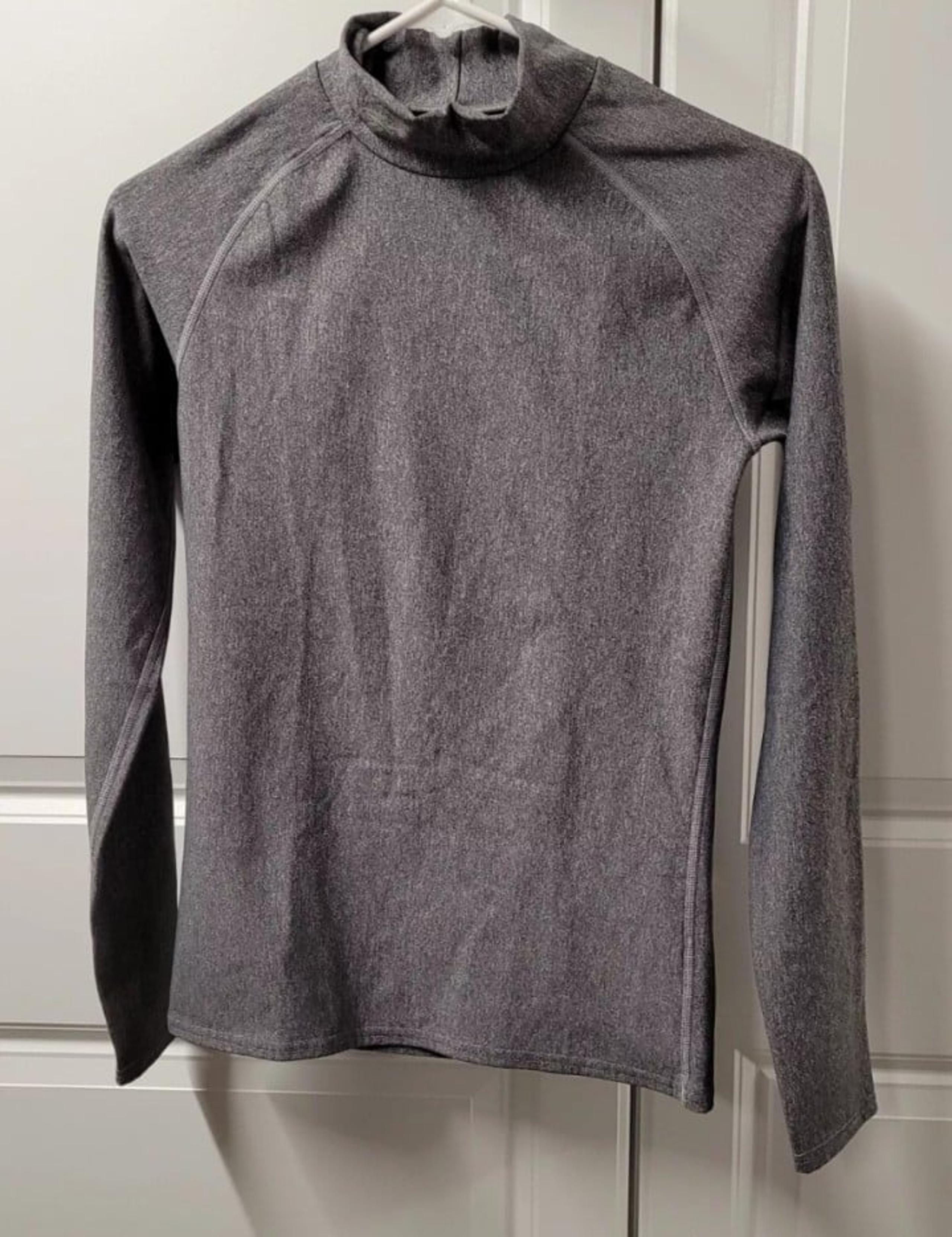 Reebok Play Dry Shirt Top
Size: Small
Long Sleeve
Athletic
Women's
