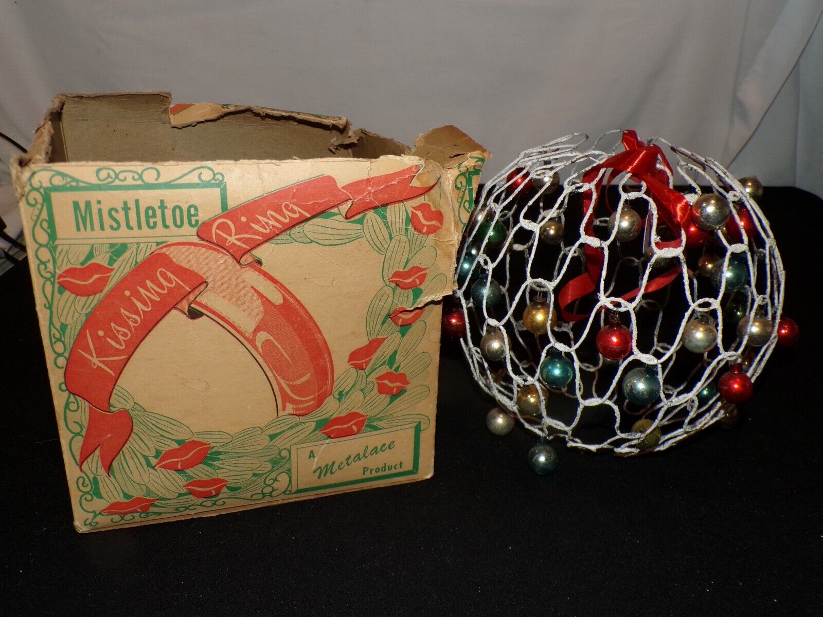Vintage Christmas Mistletoe Kissing Ring RARE Metalace Product Ornament [e453]