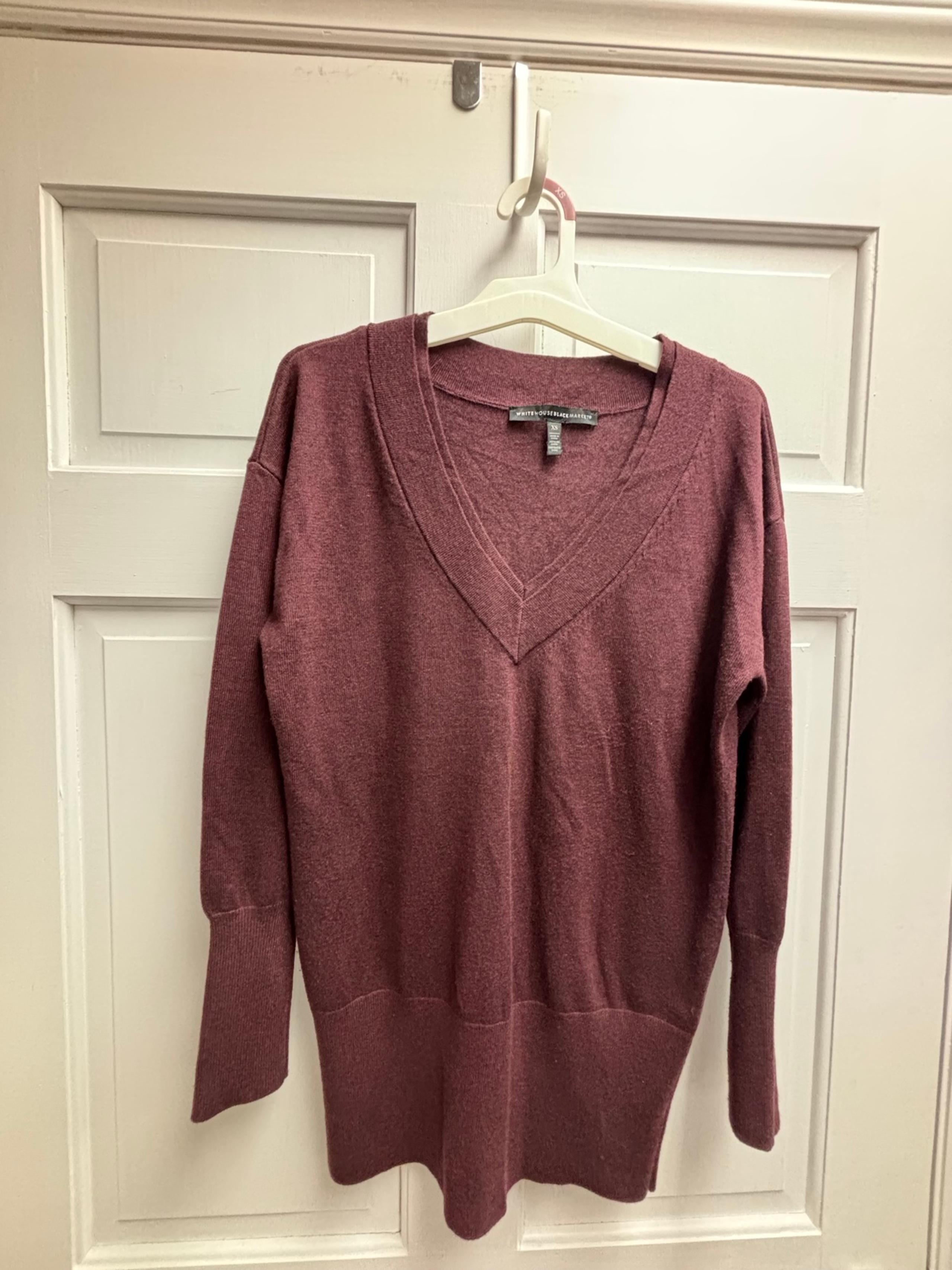 White House Black Market V-Neck Cashmere Blend Light-weight Sweater