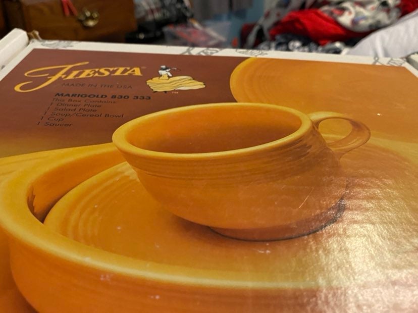 Vintage marigold fiesta NIB 5 piece