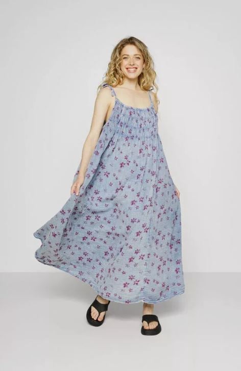 128 NWT MEDIUM Free People Azure Maxi Dress Floral Sleeveless Smocked Lilac Tie