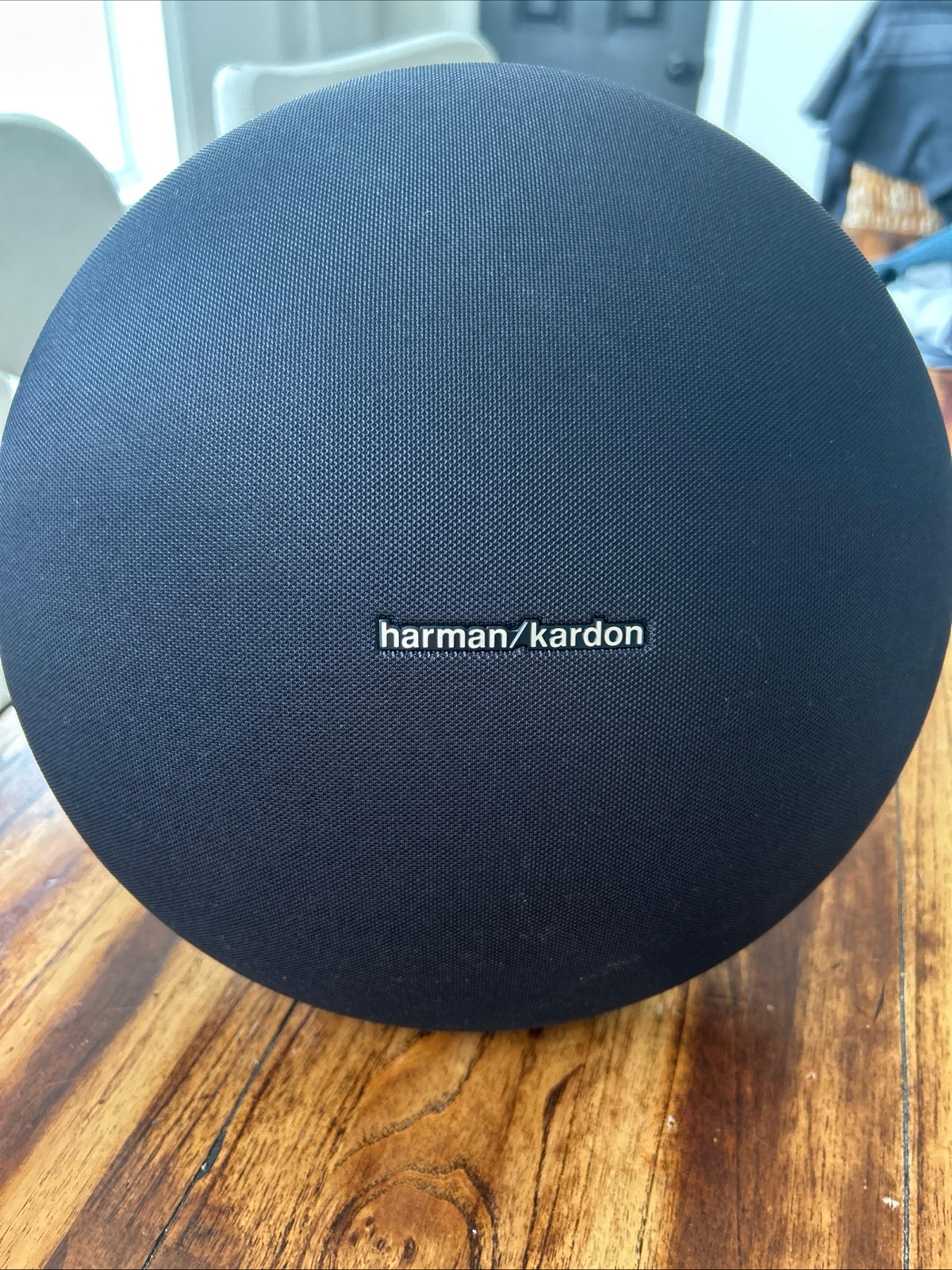 Harmon kardon onyx Bluetooth speaker