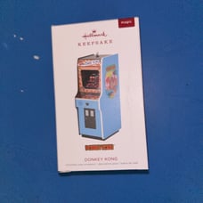 Hallmark 2018 donkey kong arcade christmas ornament new