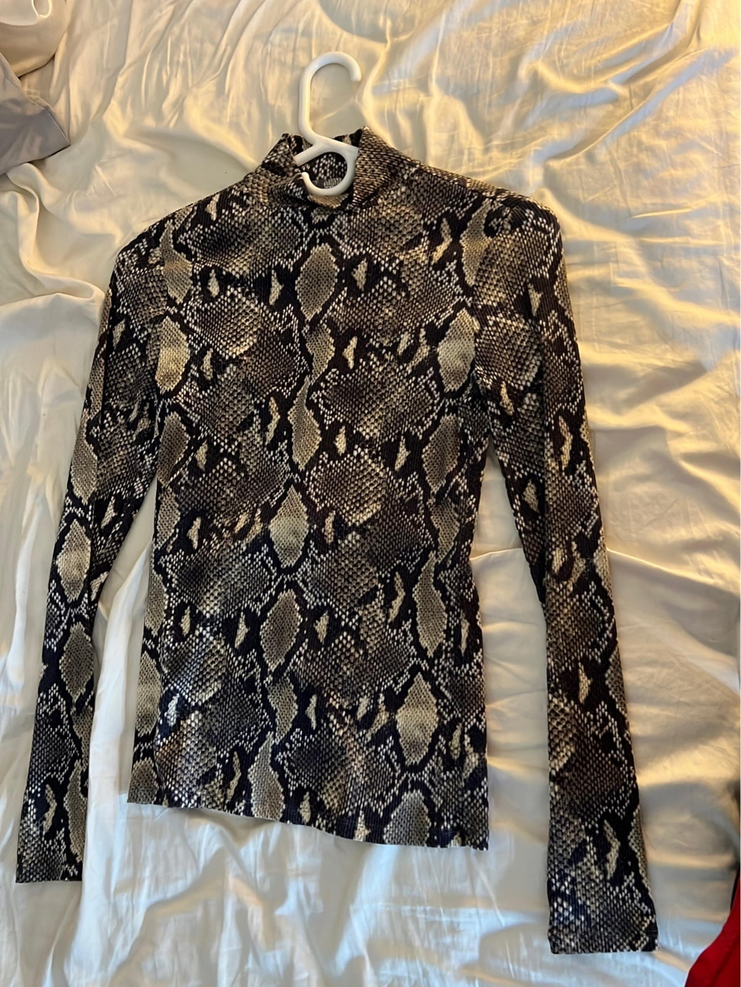 turtle neck long sleeve shirt