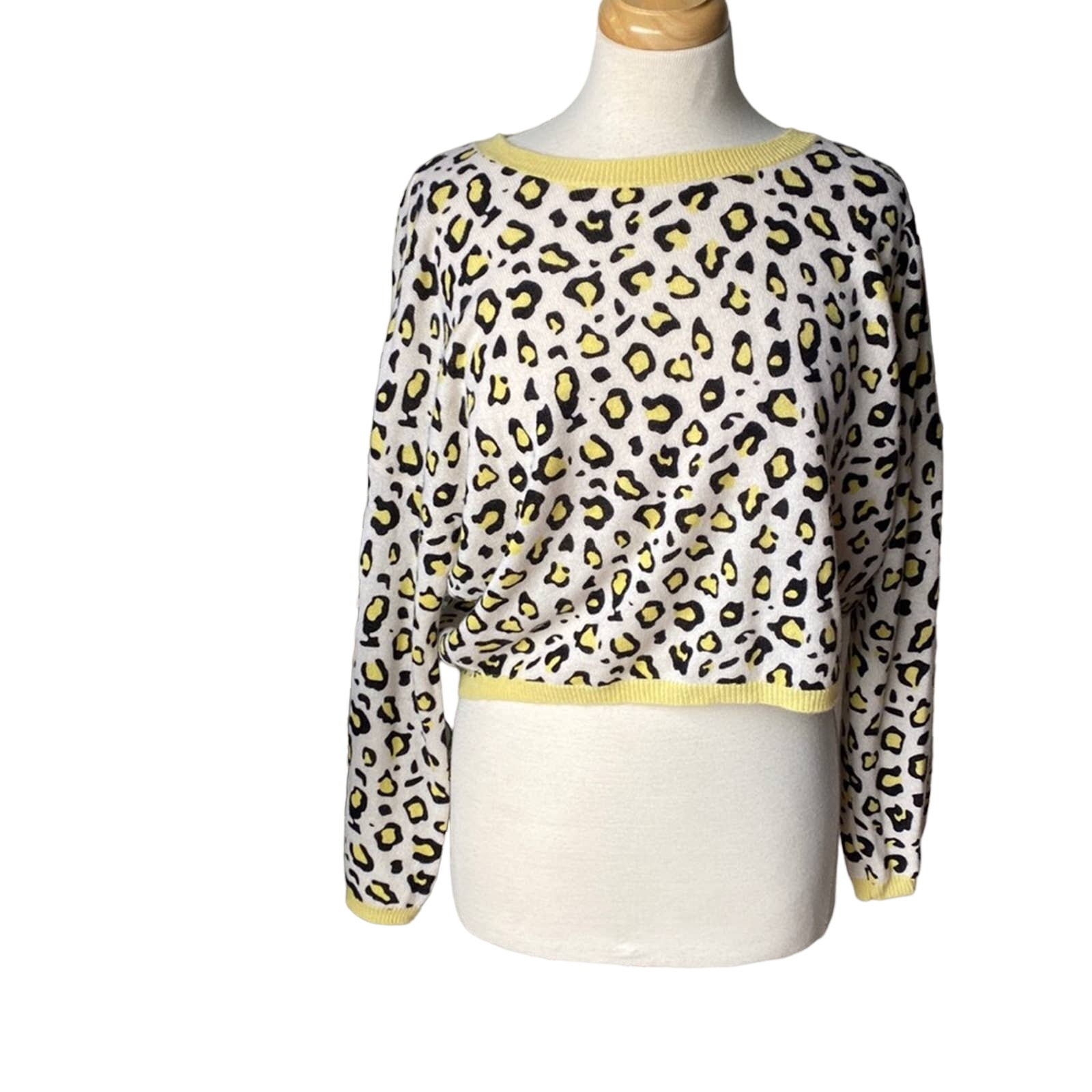 BRODIE Cashmere Crewneck Cropped Leopard Animal Print Sweater Gray Yellow Small