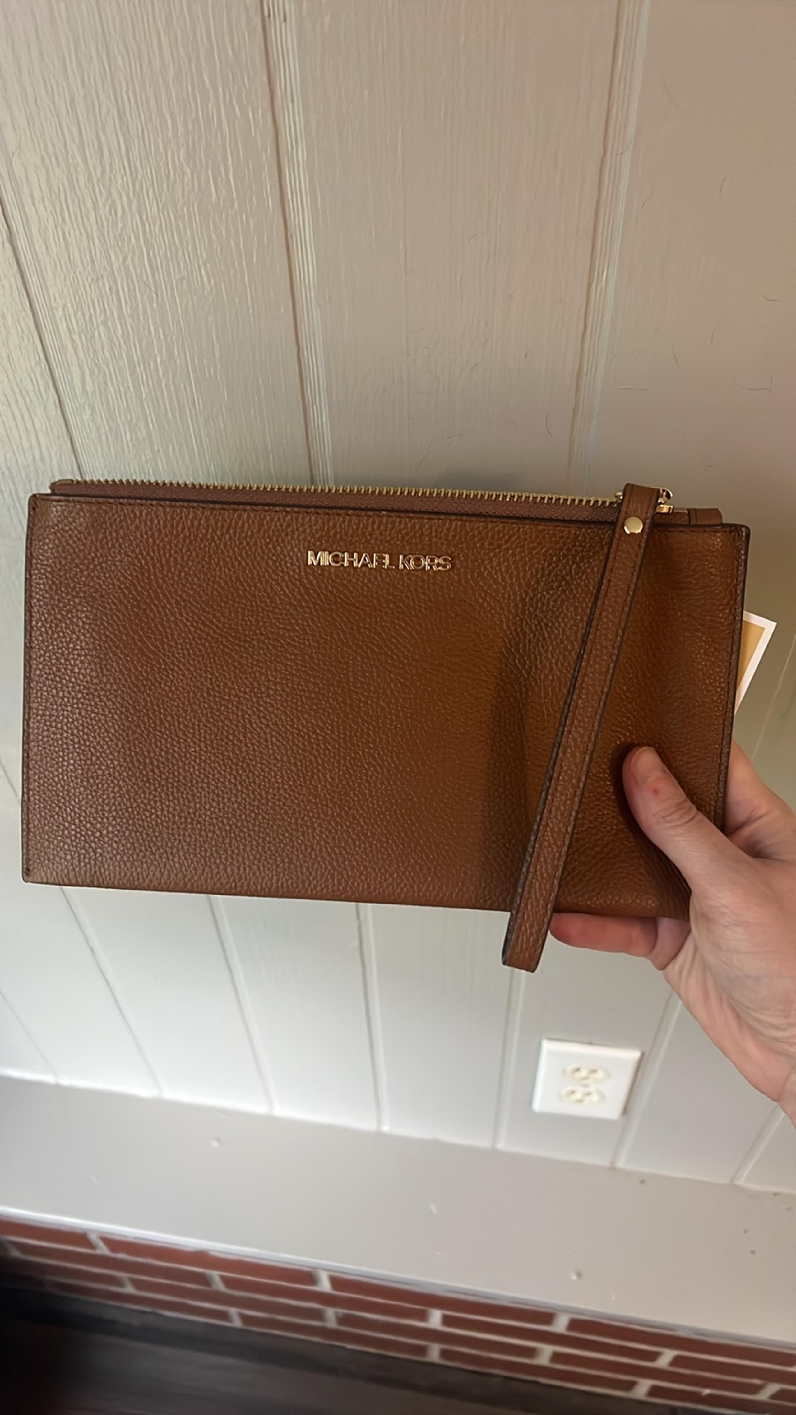 Michael Michael Kors Wristlet/Clutch
No rips or stains 
Used once