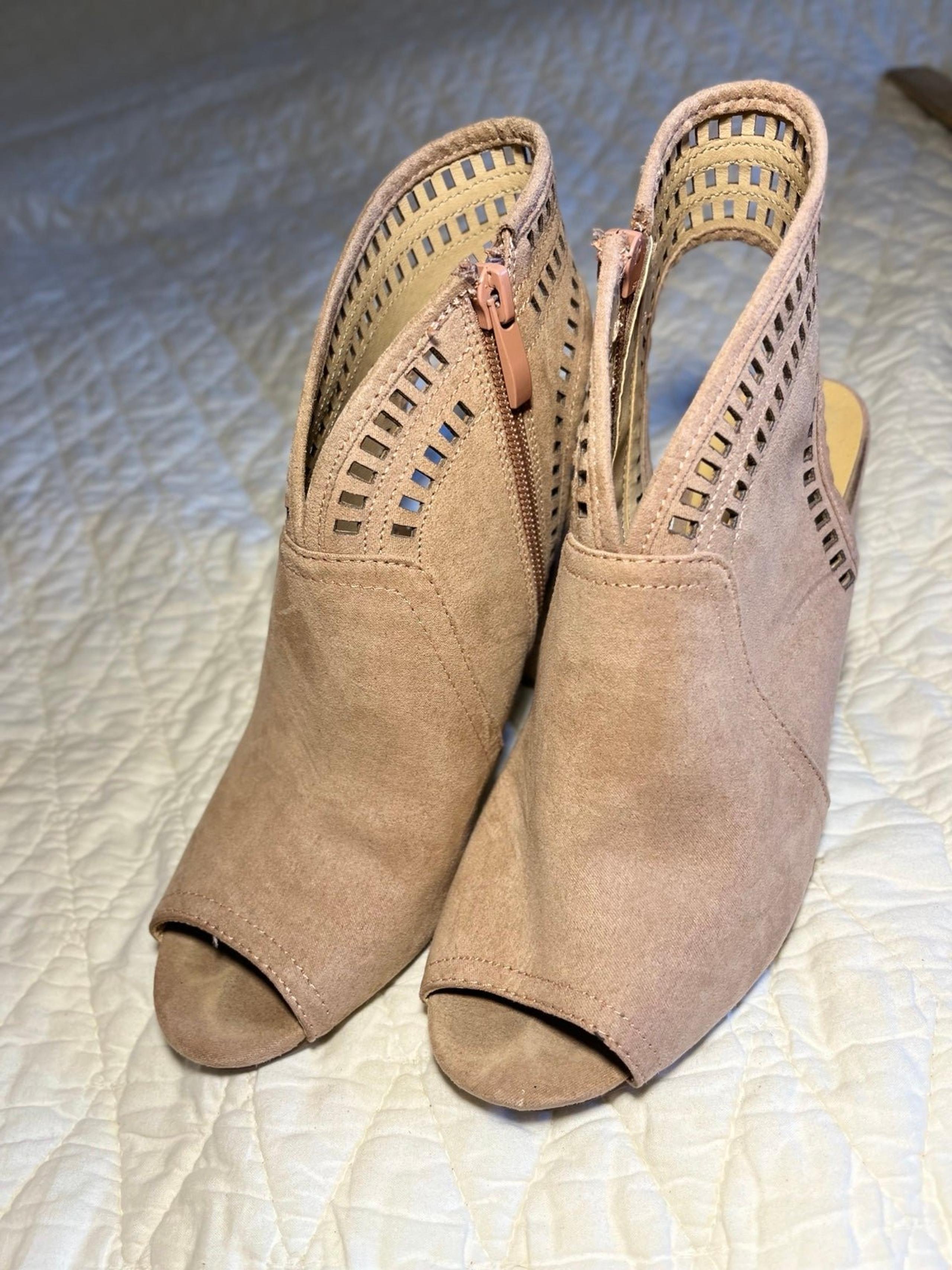 Women’s open toe heels by Francesca’s size 6