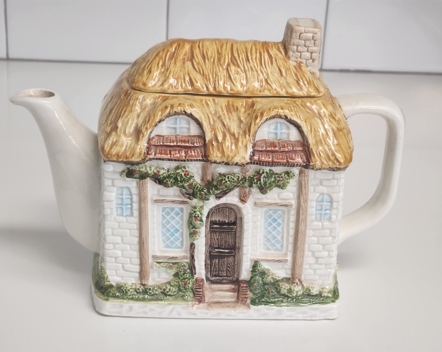 Otagiri Thatched Cottage Musical Teapot
