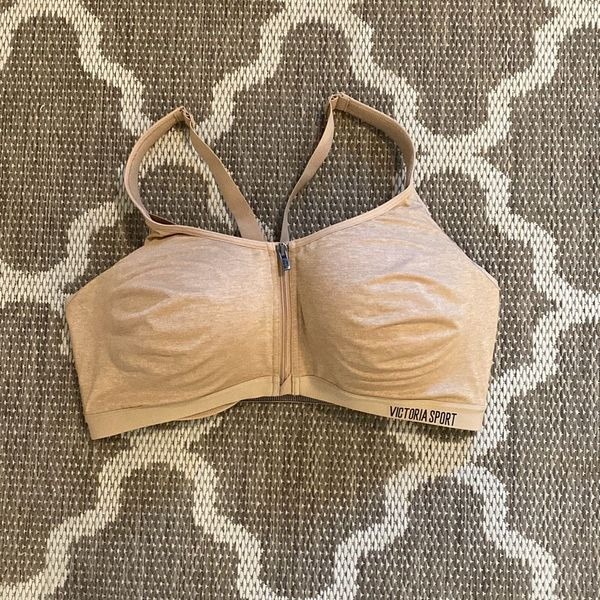 Victoria’s Secret sports bra, knockout size 40DD