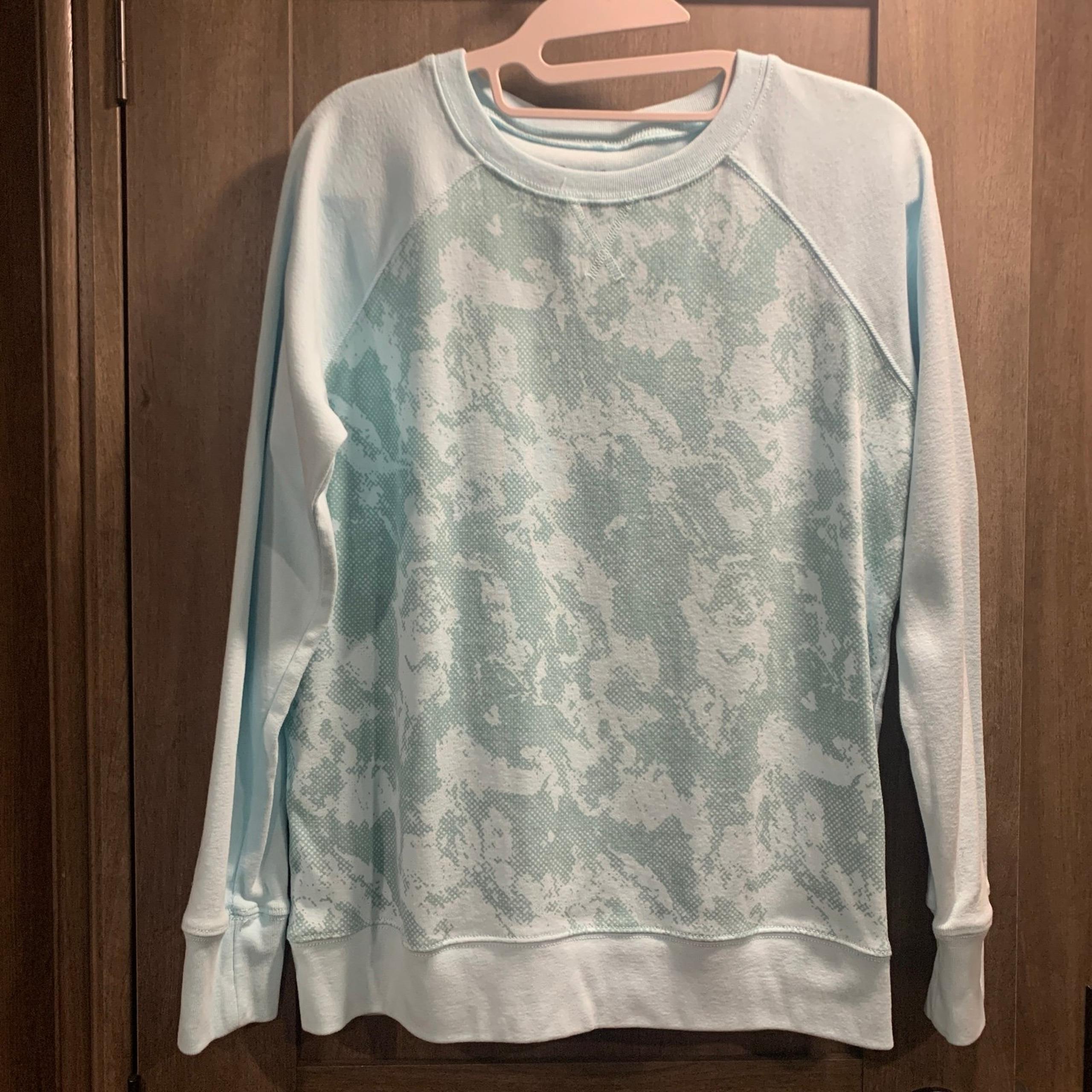 Eddie Bauer Women’s Medium Legend Wash Pullover Light Blue Printed Front