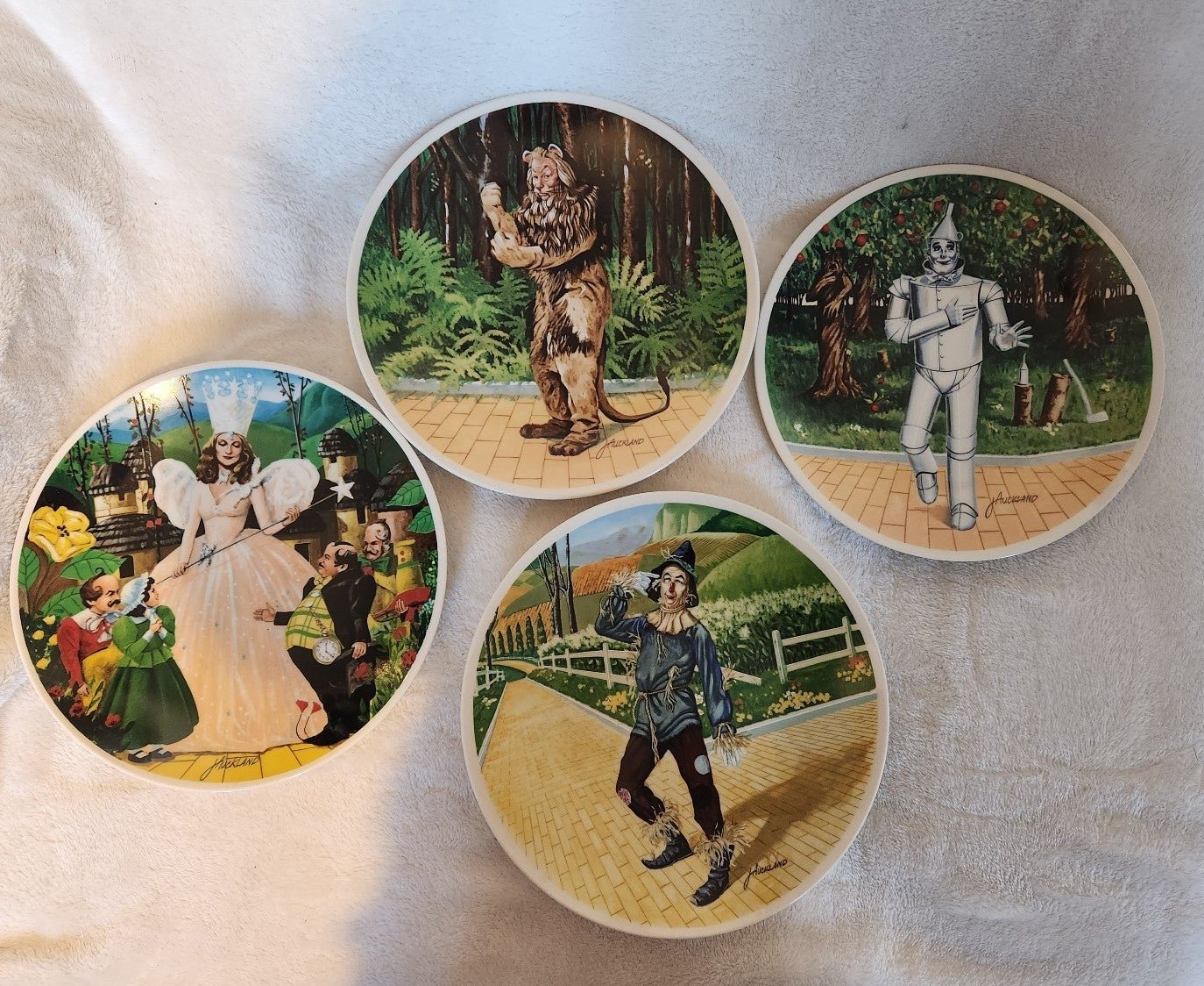 collection of Wizard of Oz plates