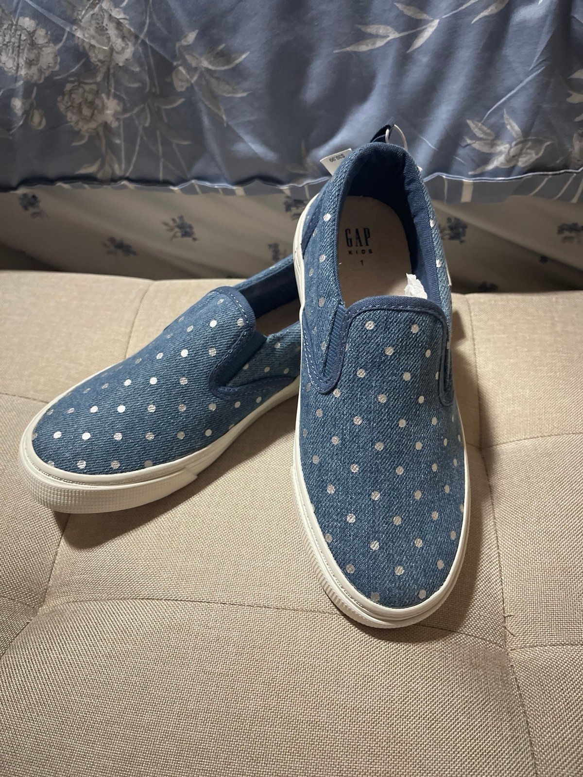 GAP kids shoes size 1