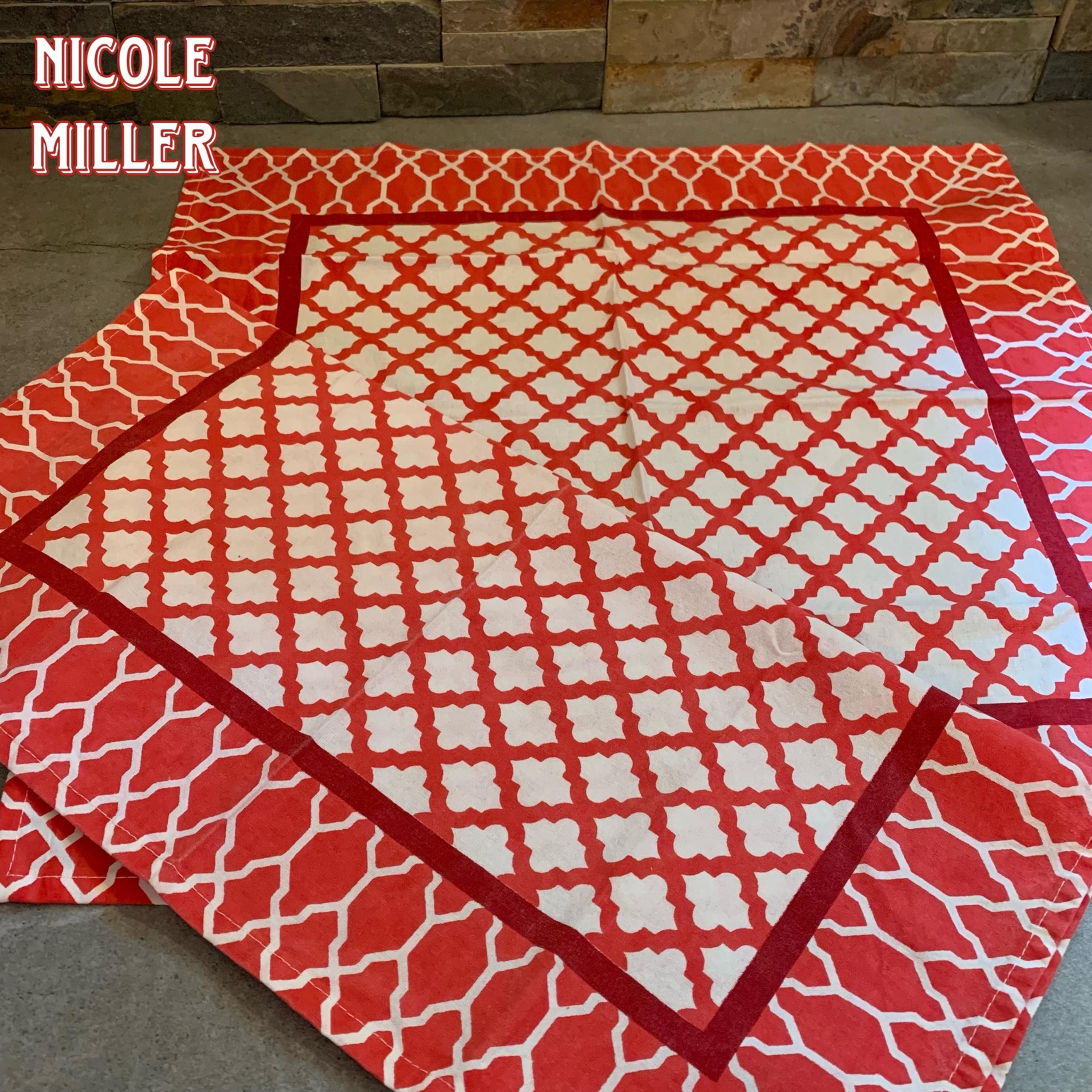 Nicole Miller Cloth Napkins Set Of 2 Pack Red White Design 20" x 20"