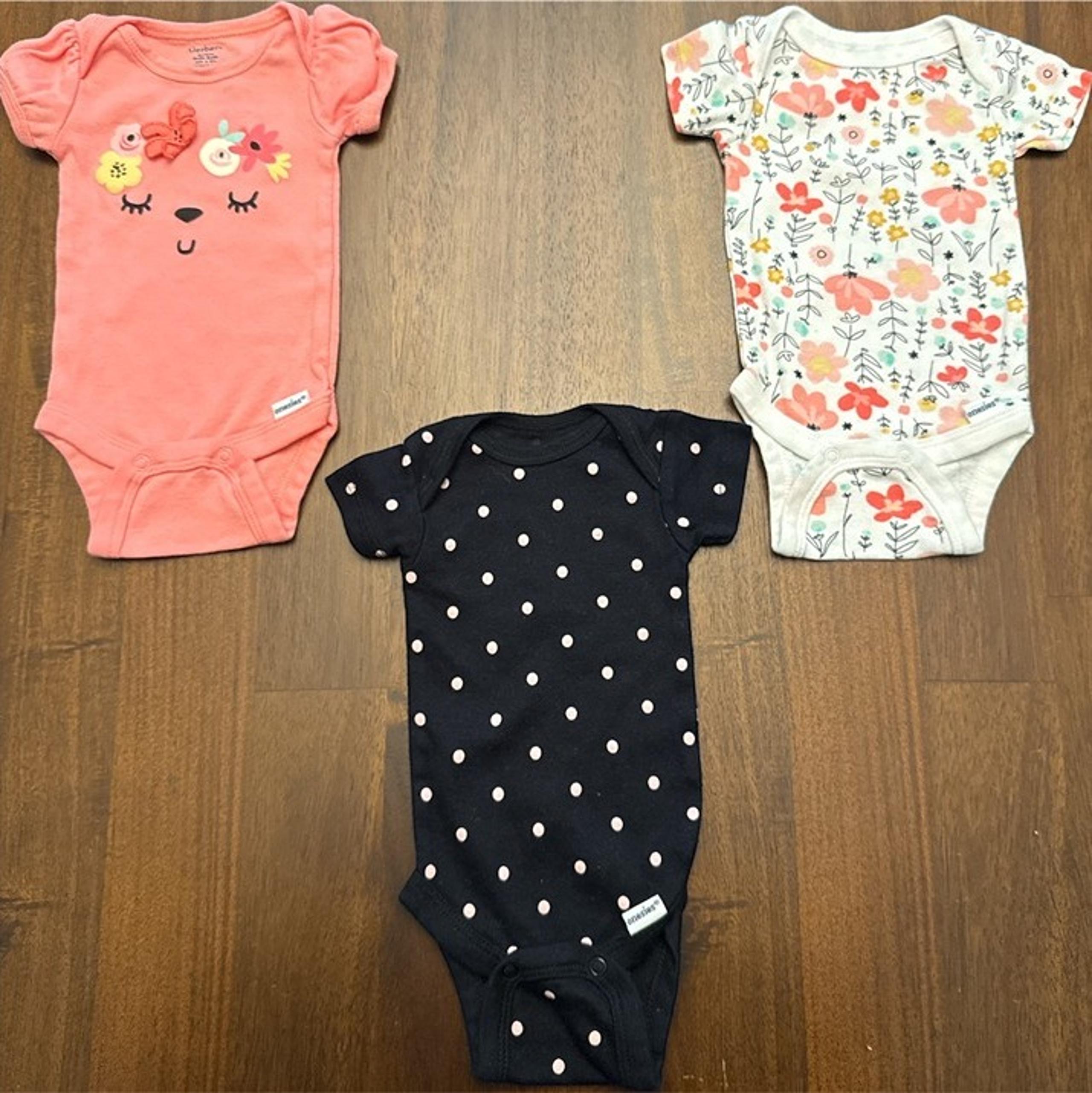3 pack Gerber onesies Girls Newborn