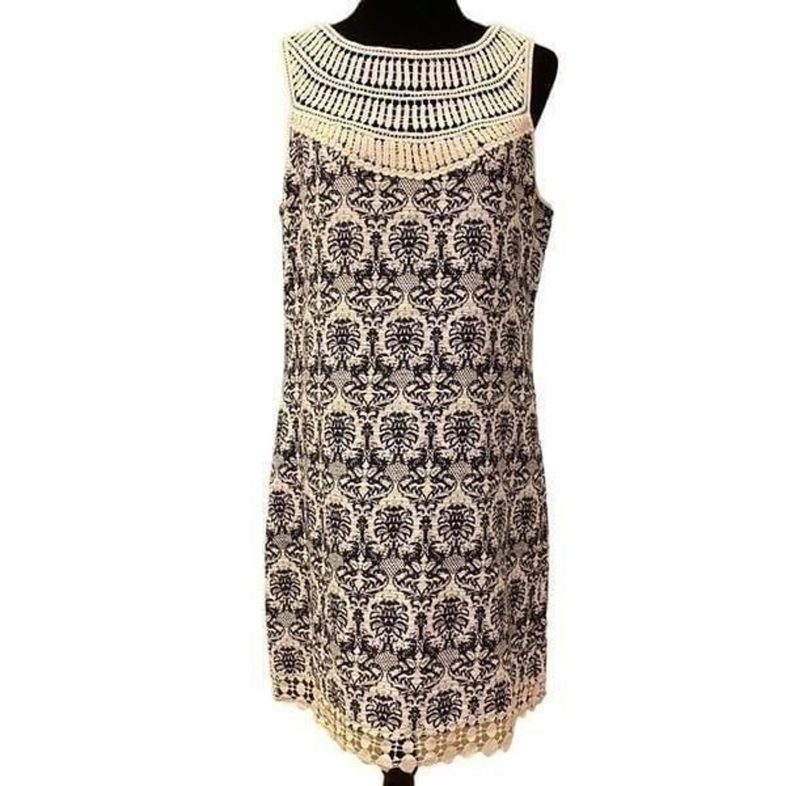 Chelsea & Violet Navy and Ivory Sleeveless Crocheted Lace Sheath Dress Sz L