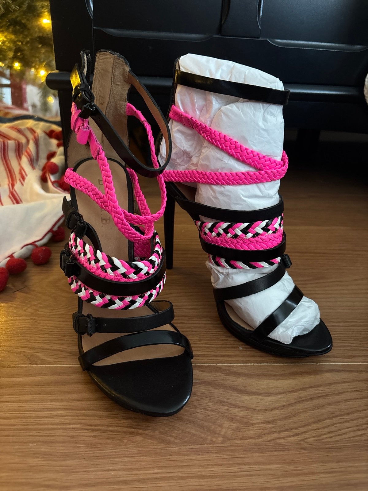 SIZE: 8 LAMB Gwen Stefani Black and Pink Heels