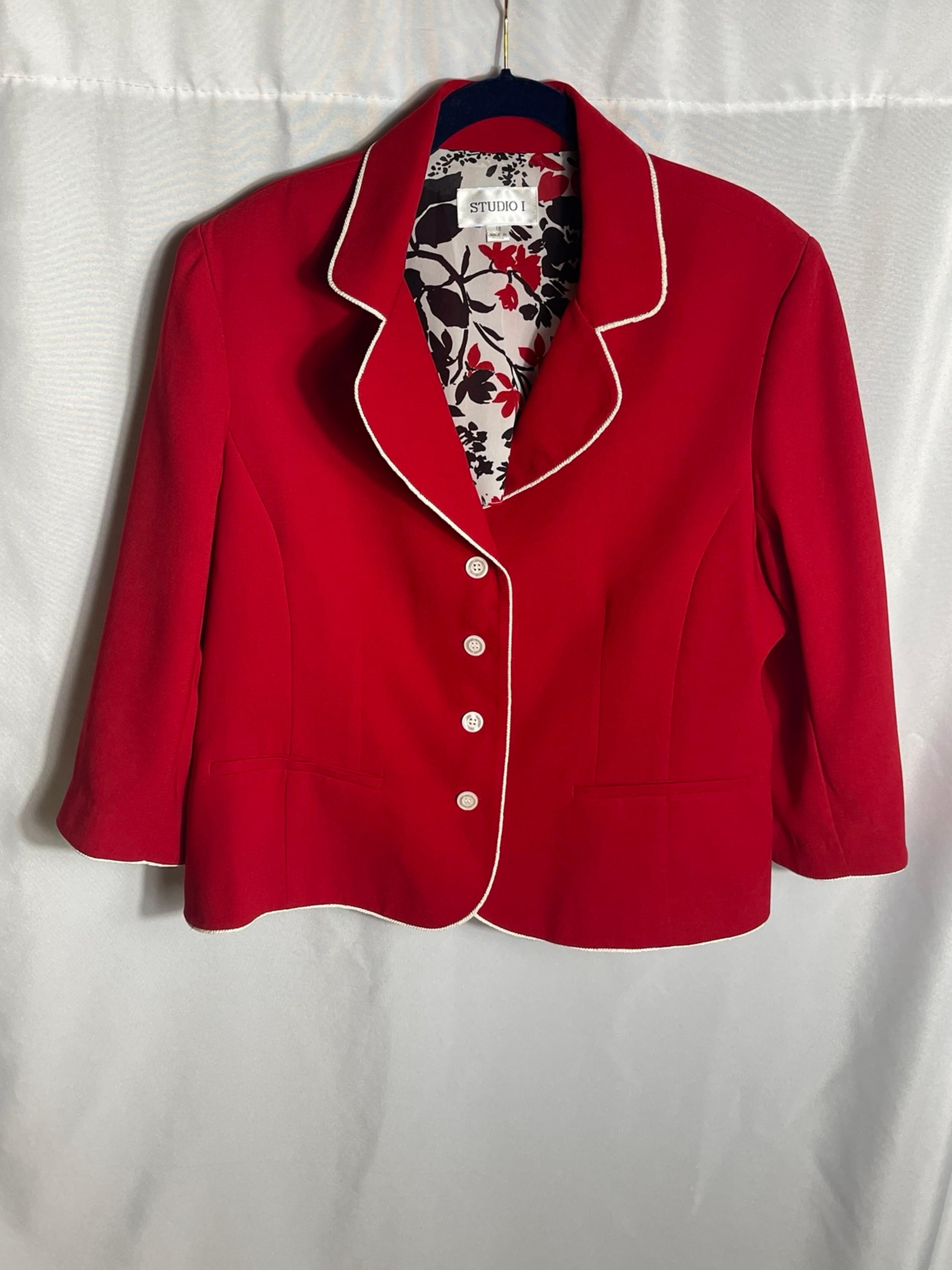 Studio I Red Blazer Jacket Women’s Size 18 White Trim Scallop Hem