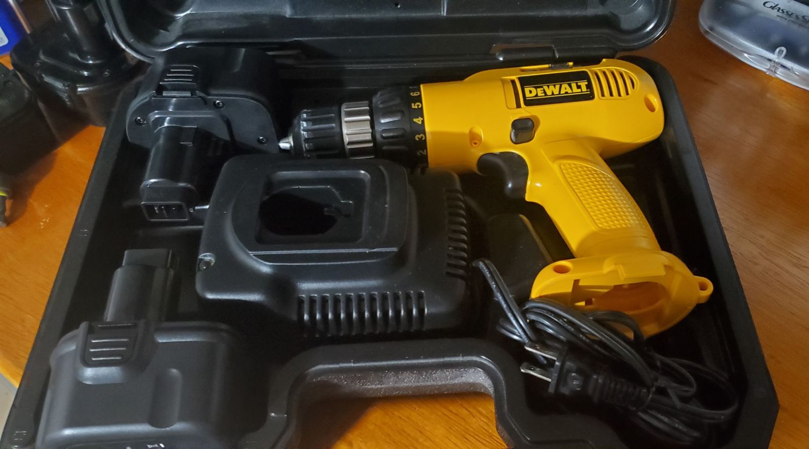 DeWalt Dw953 3/8 12V Cordless Drill w/c