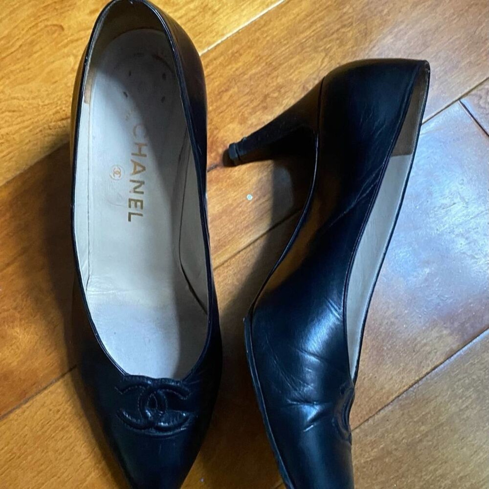 Authentic and vintage Chanel pumps in size 38 1/2