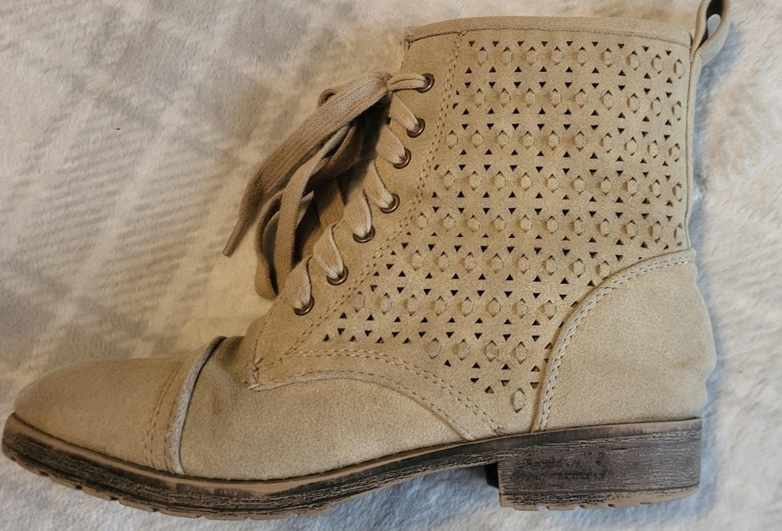 Justice granny boots (girls 4) women's 6 zippers on the sides great condition