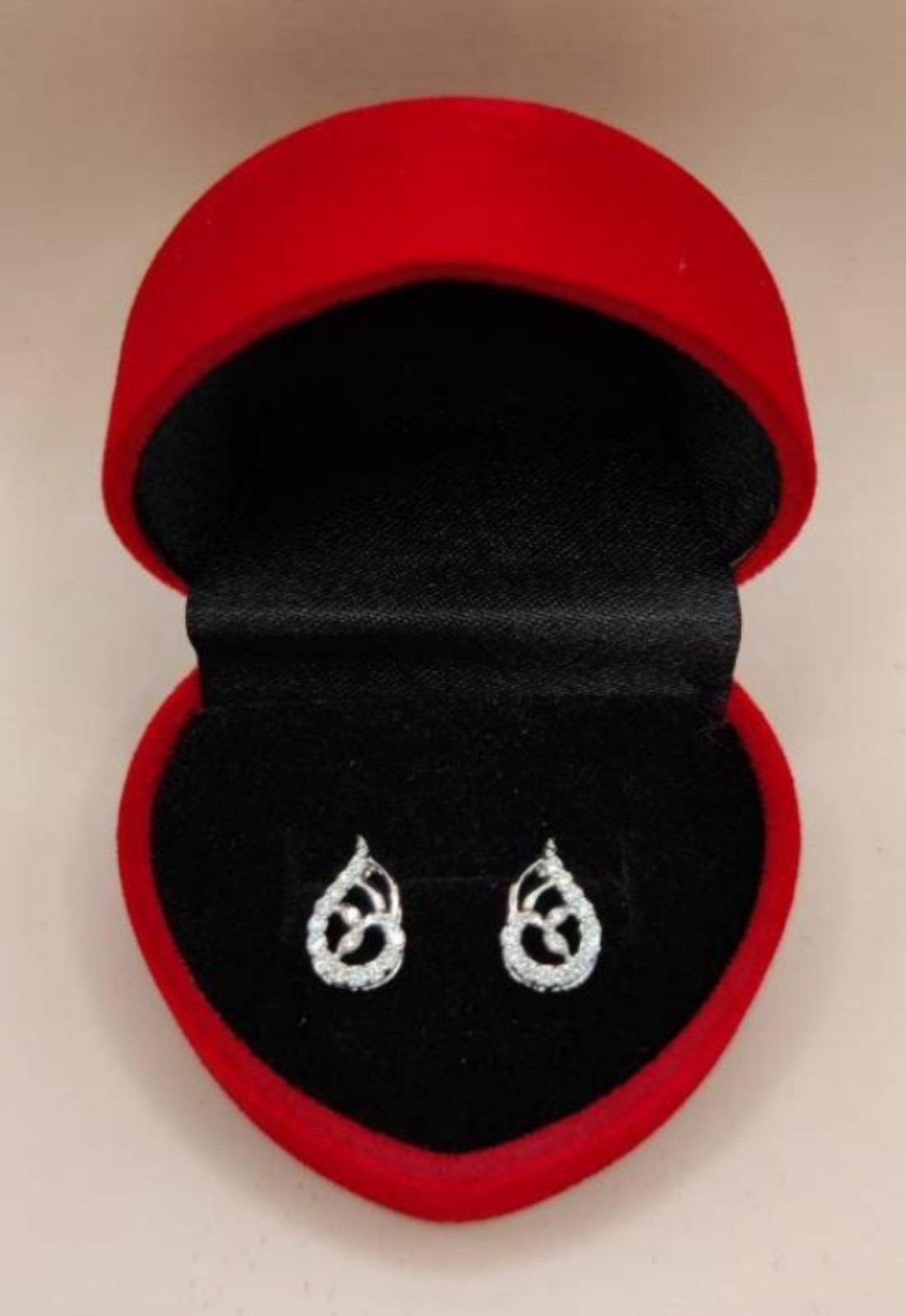 14K White Gold Earrings – Teardrop Design with Lab-Grown Diamonds