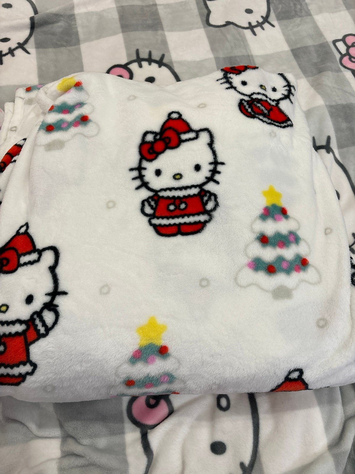 FULL/ QUEEN HELLO KITTY CHRISTMAS BLANKET