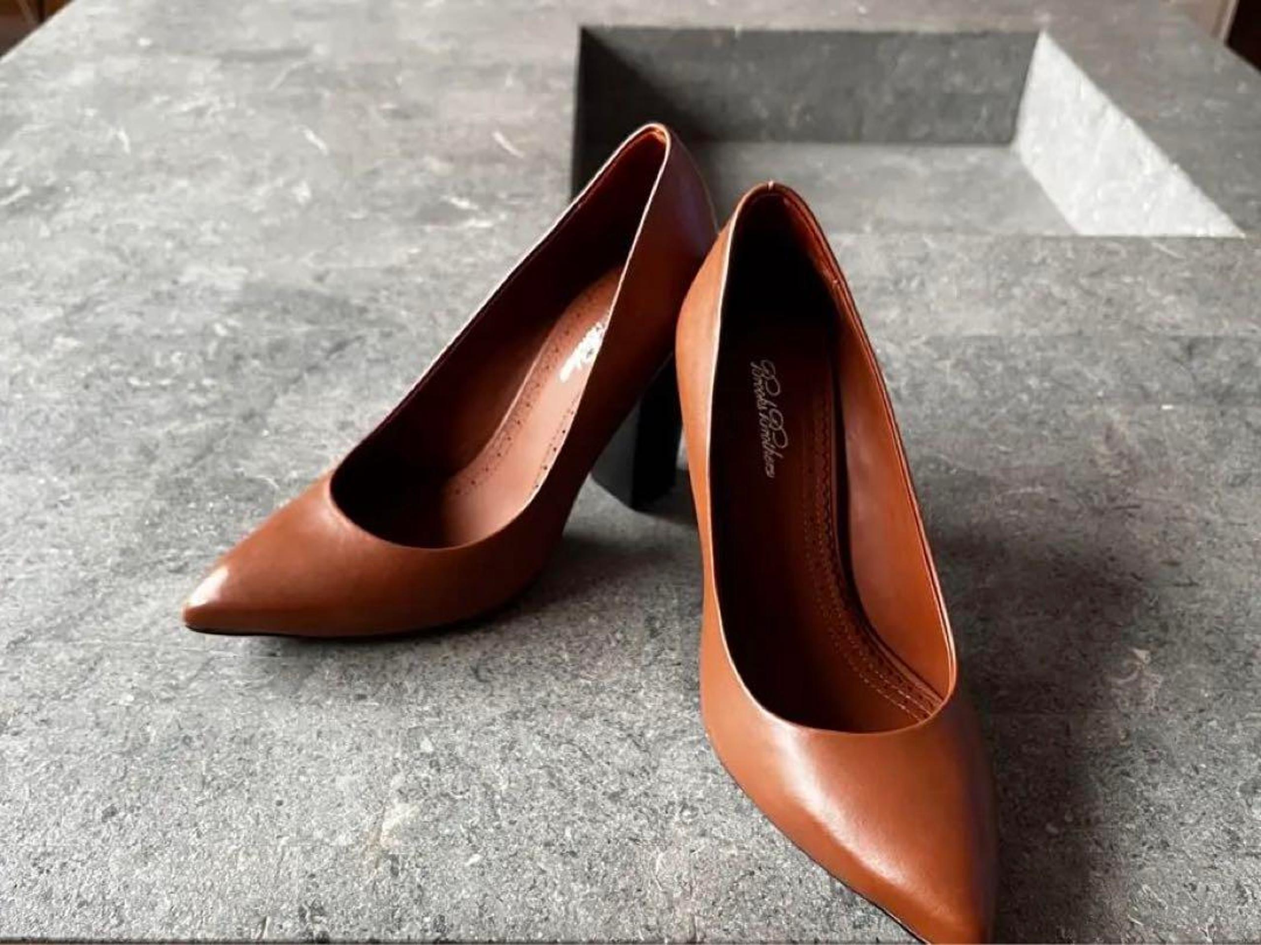 Brooks Brothers Stacked Heel Pumps