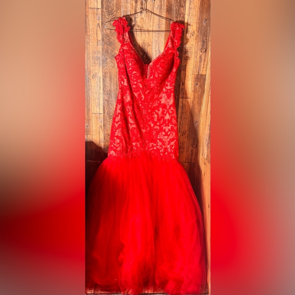 Sherri Hill Elegant Red Lace Mermaid Gown-Size 8