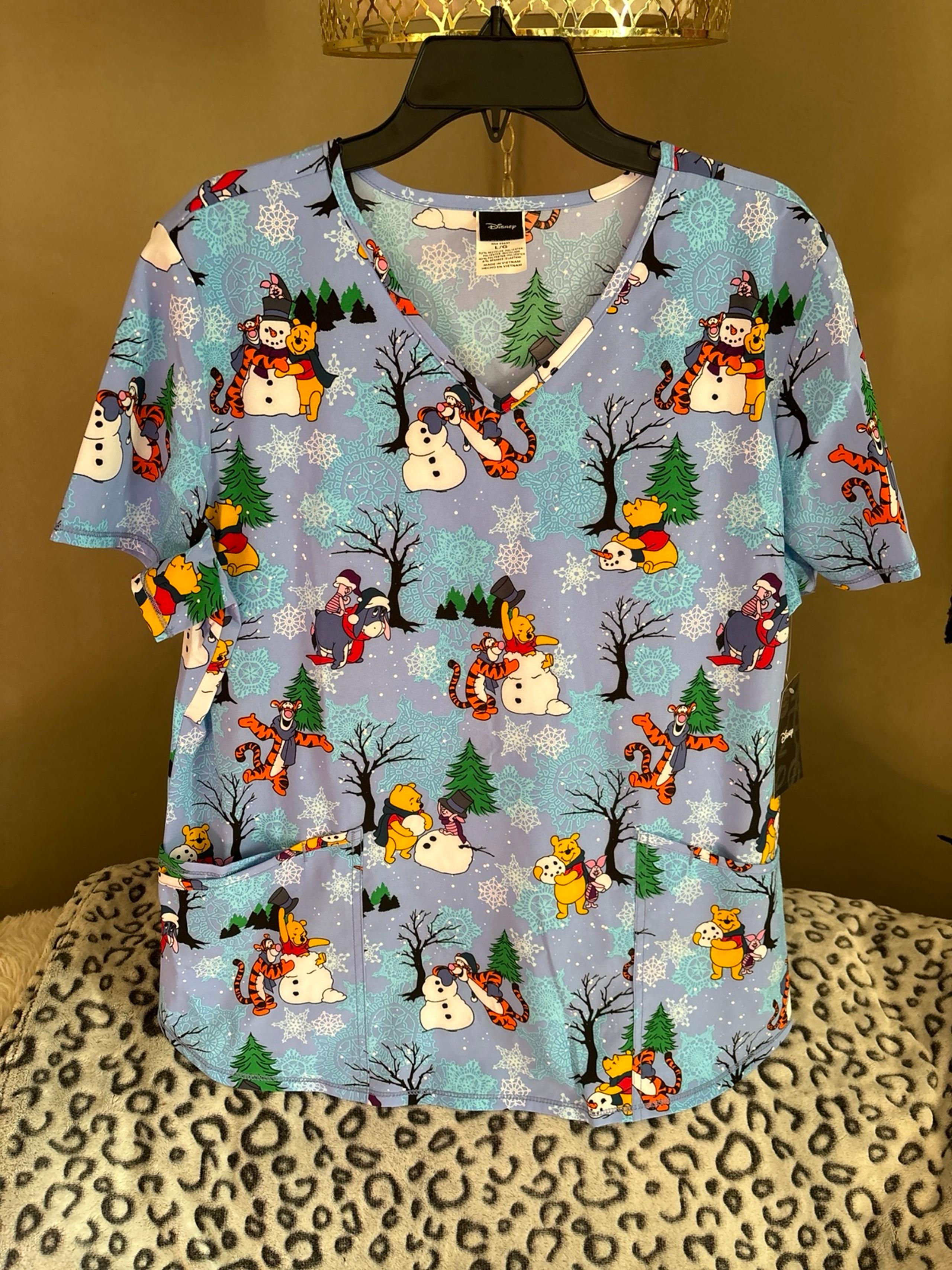 Disney Women’s Winnie the Pooh Snow Day Winter Holiday Scrub Top NWT Large