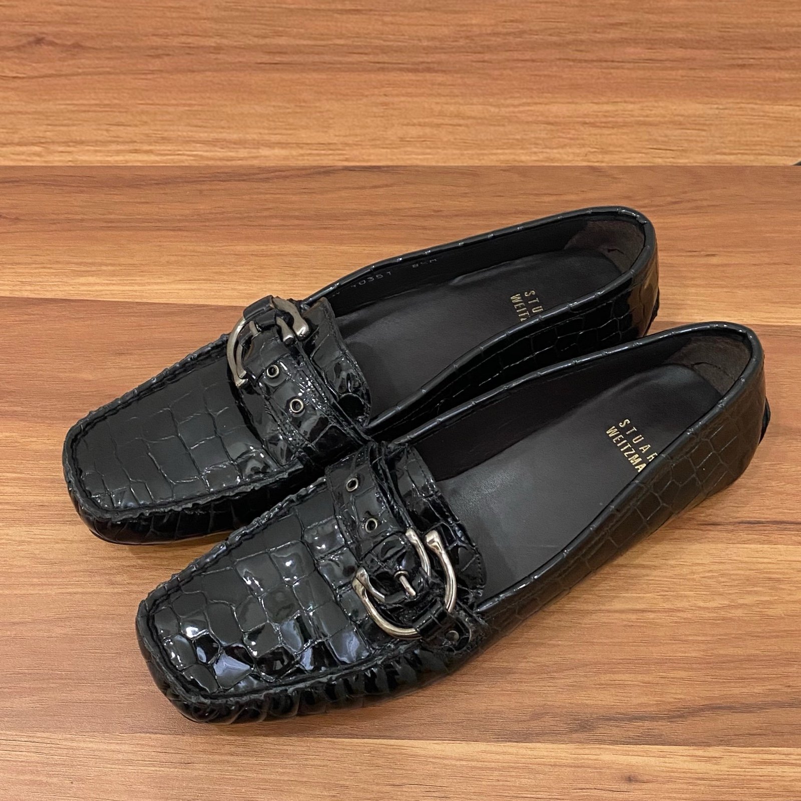 STUART WEITZMAN CIBW 40351 Black Croc Patent Leather Buckle Strap Loafers 8.5M.