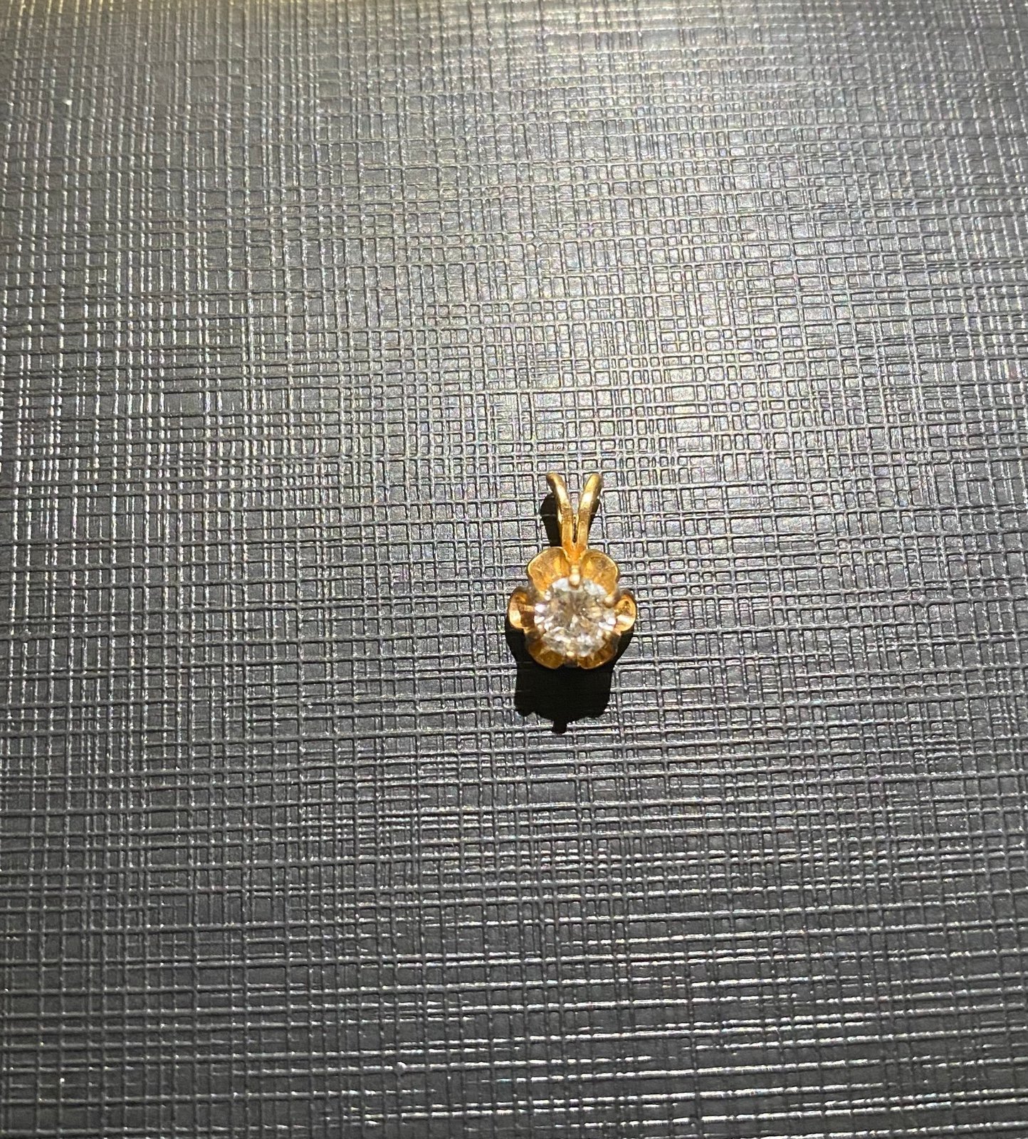 14kt buttercup setting diamond pendant