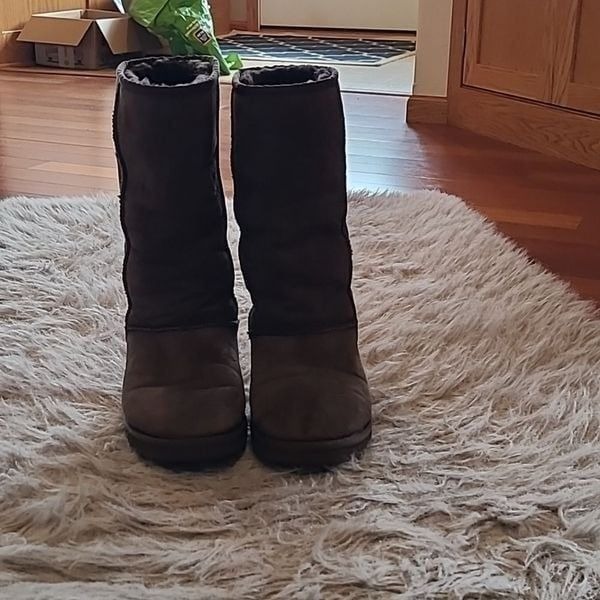 Ugg classic tall brown boots womens size 8