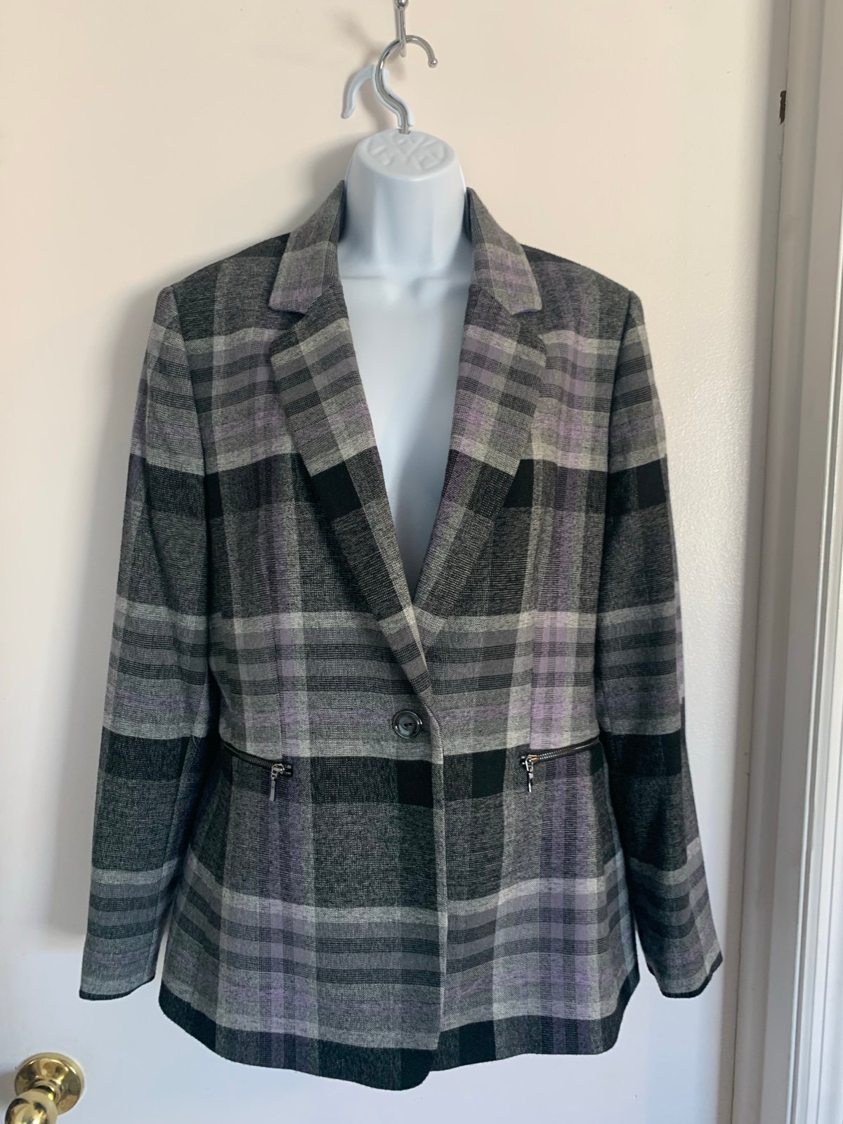 Tahari women’s silver & gray plaid lined blazer size 12