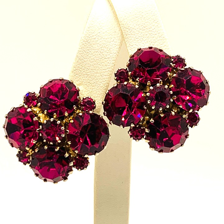 WEISS Clip On Earrings Prong Set Rhinestone Gold Plated Floral Design 1960's Fus