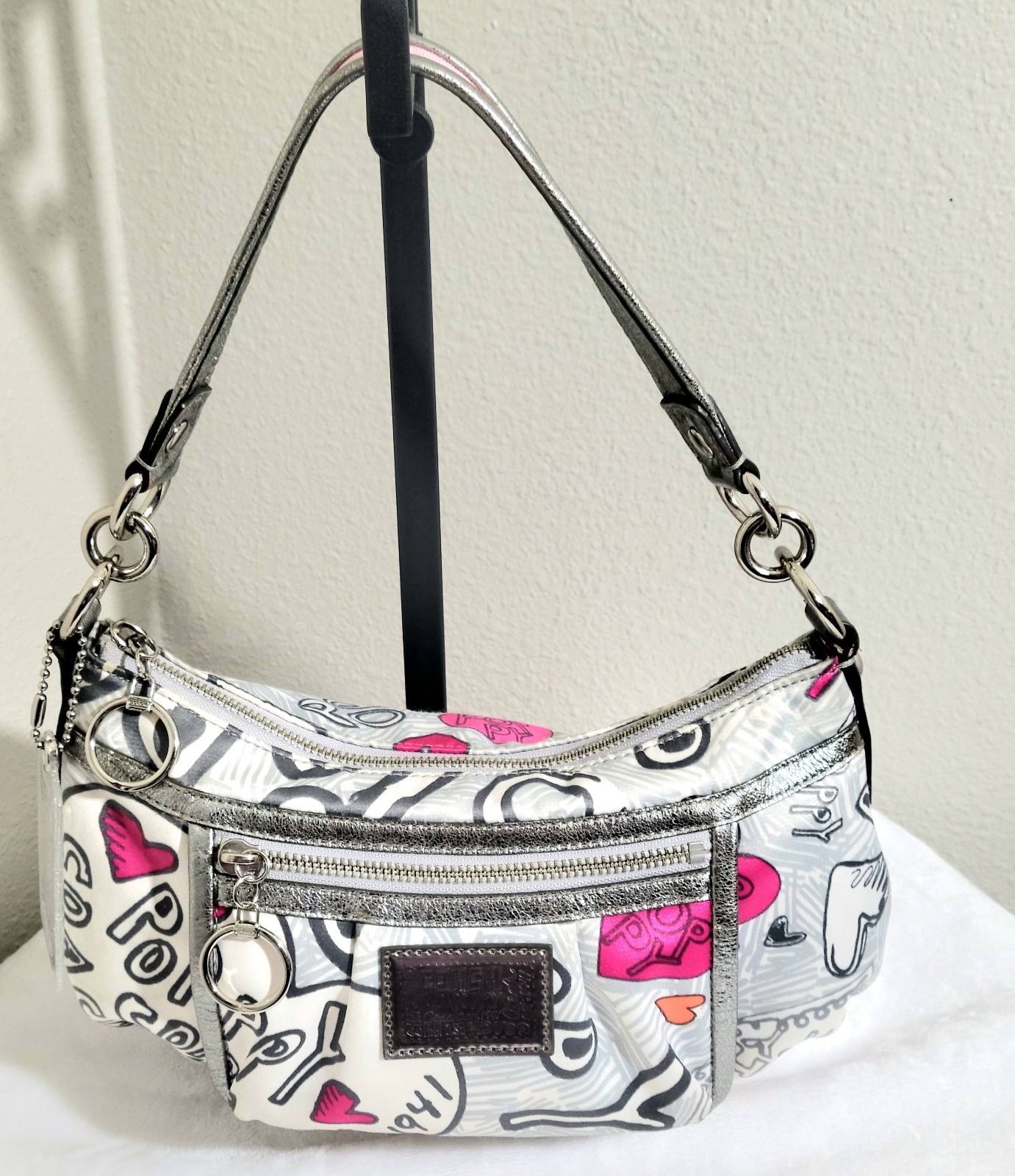 Rare Coach Poppy Groovy Graffiti Hearts. Item #60